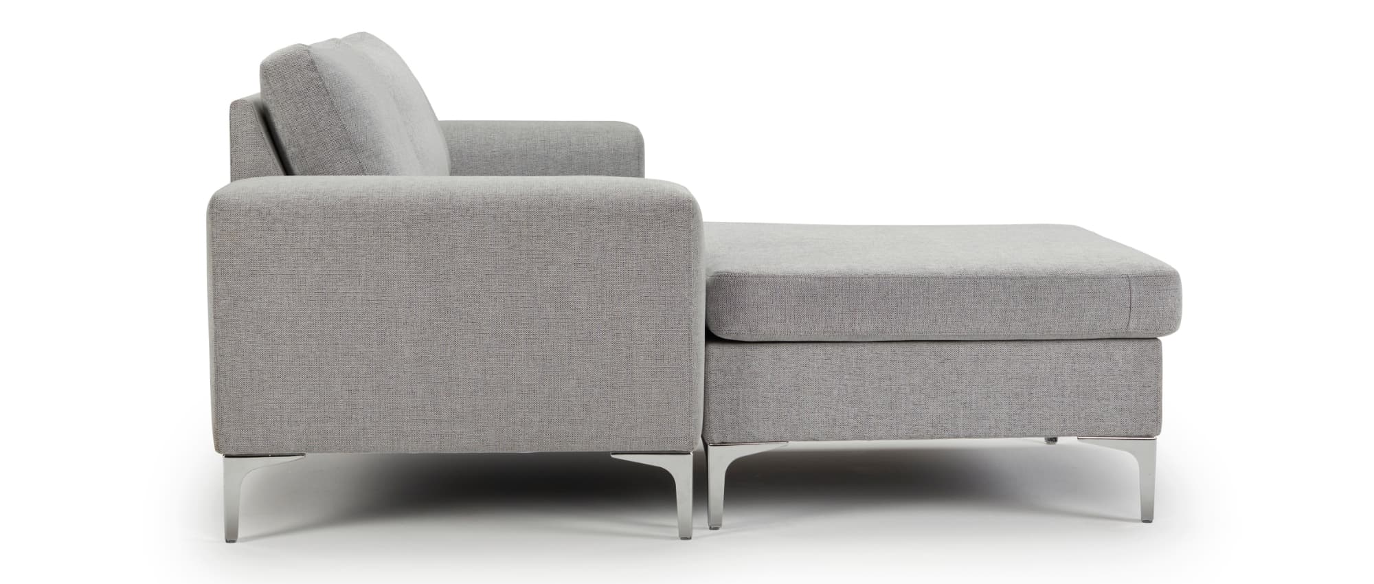 Der TRELLEBORG Pouf lässt sich sehr gut als Erweiterung des TRELLEBORG Sofas verwenden, sei es als flexibler Longchair oder als Sitzhocker