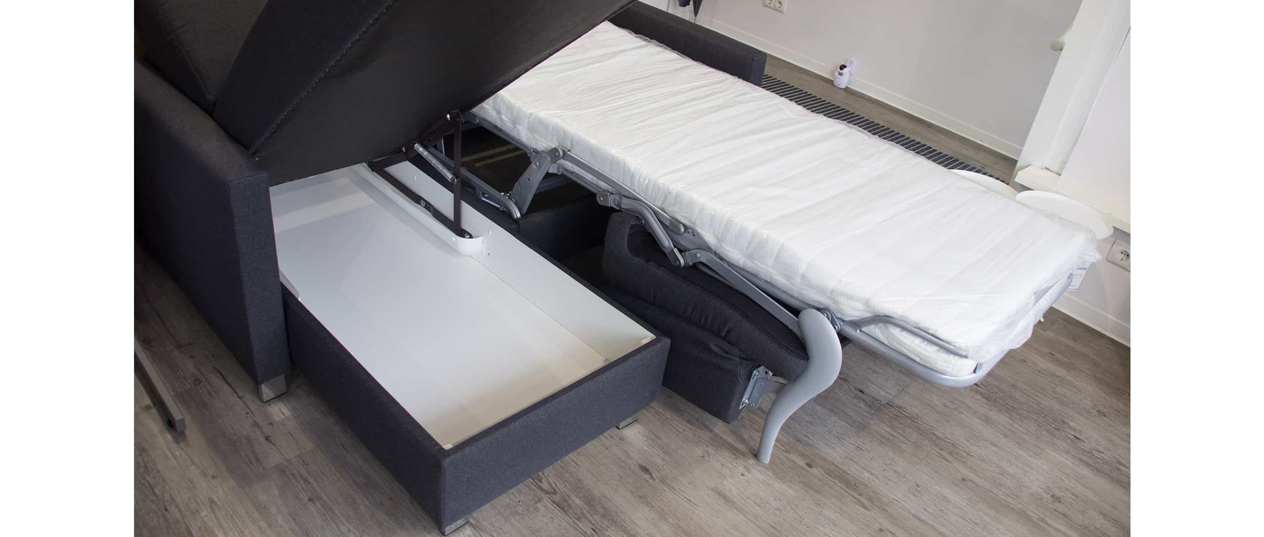 Unter dem Longchair verbirgt sich ein Bettkasten