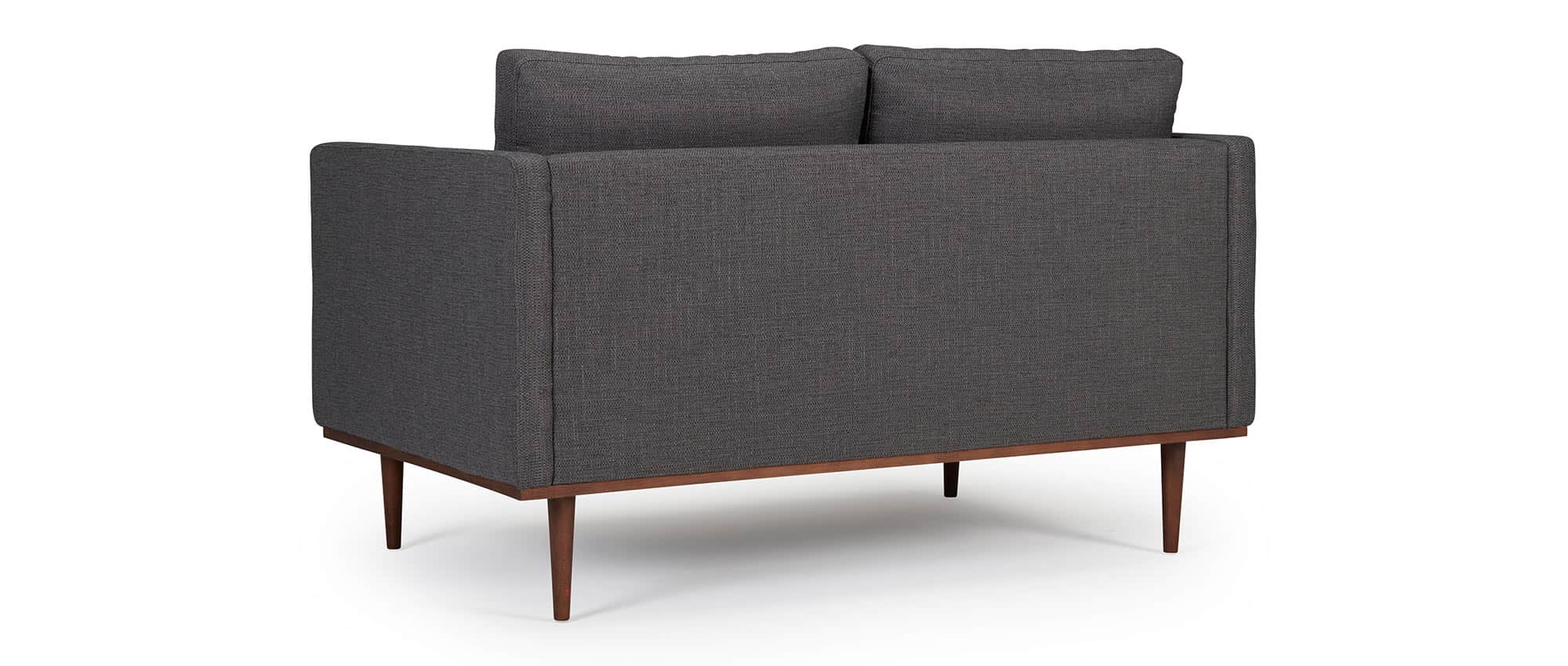 Das Designer Sofa OSLO ist auch auf der Rückseite in Ihrer Stoff- und Lederauswahl bezogen