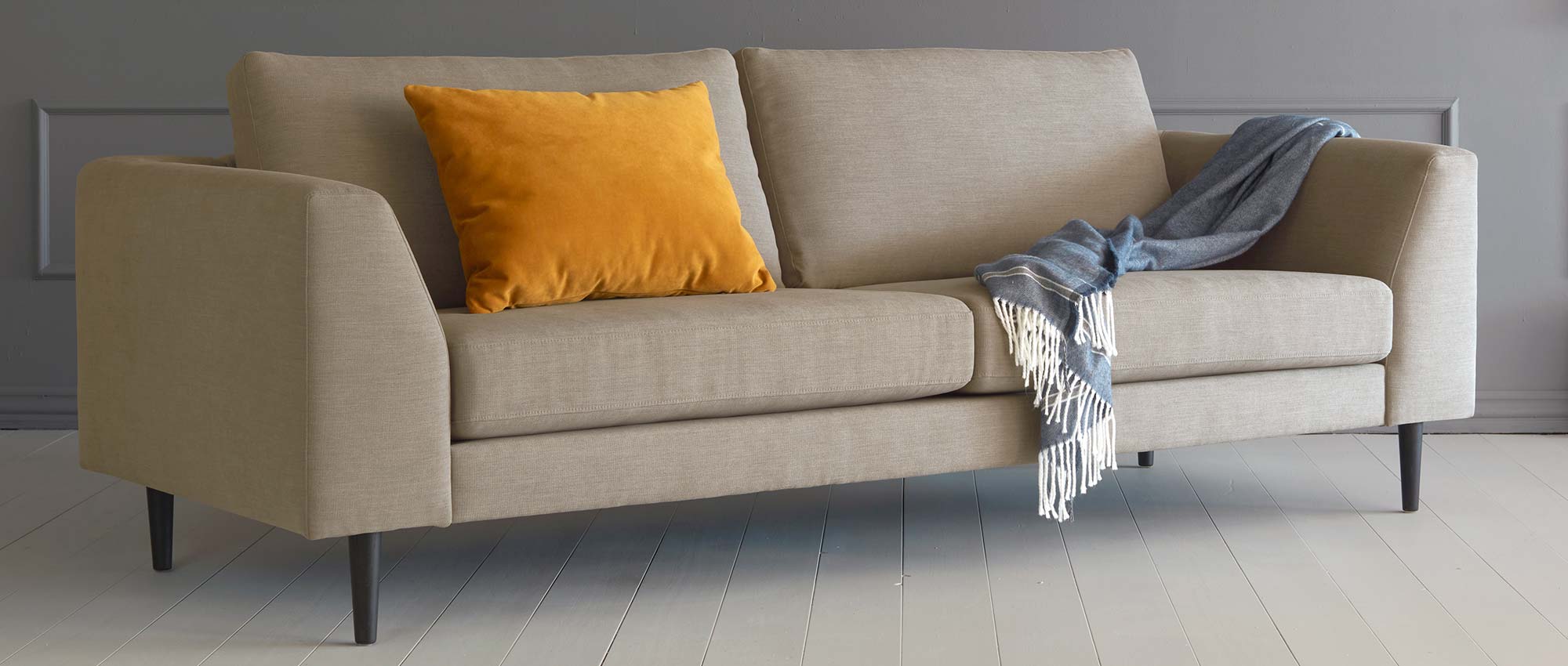 Das TRONDHEIM 3-Sitzer Designer Sofa passt perfekt zum TRONDHEIM Designer Sessel - der 3-Sitzer ist ebenfalls im Shop erhältlich