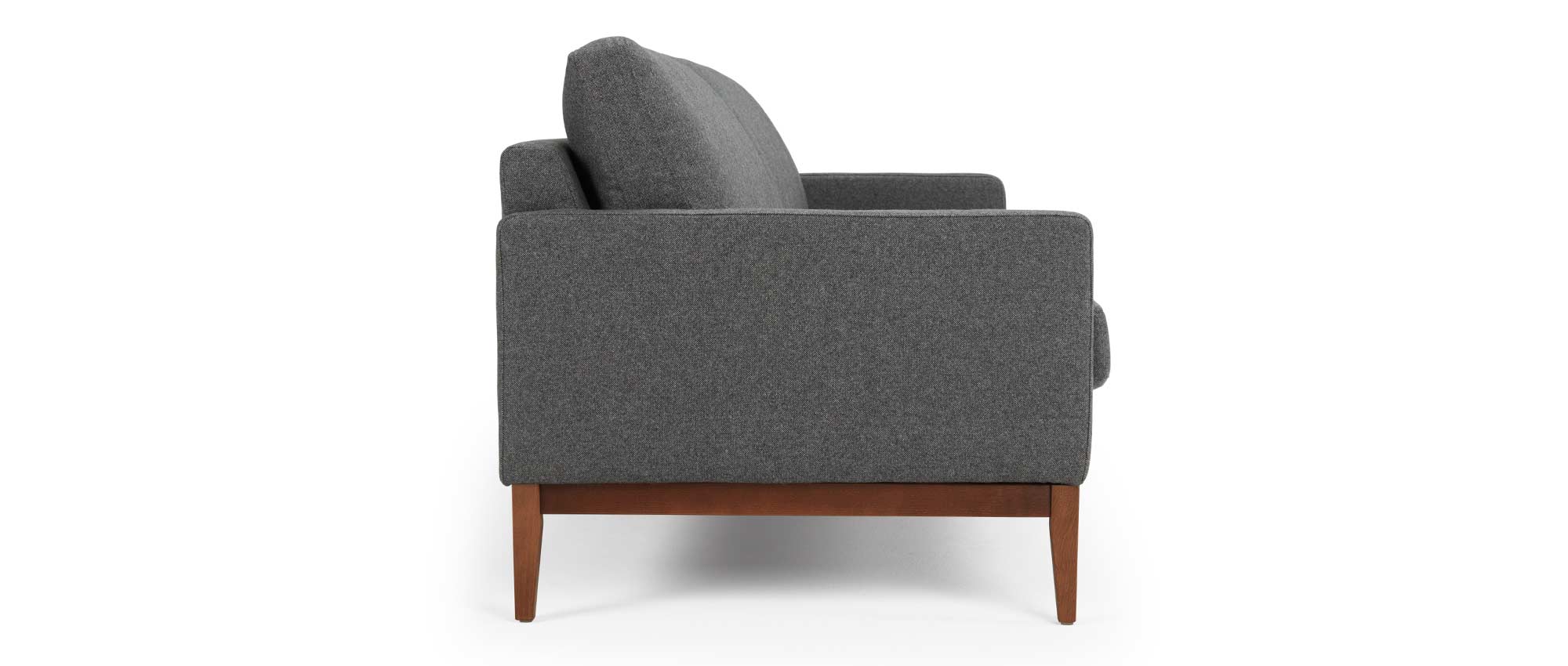 Das GÖTEBORG Sofa hat schön geformte Polsterarmlehnen