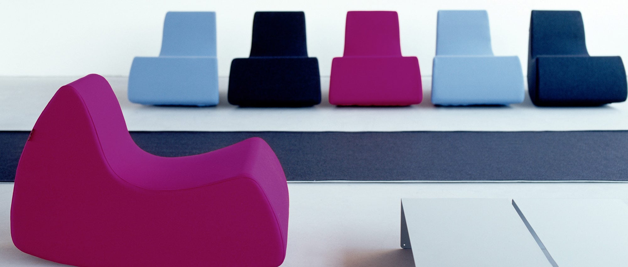 Der GRAND PRIX Sessel von Softline ist eine tolle Sitzgelegenheit für z.B. das Kinderzimmer