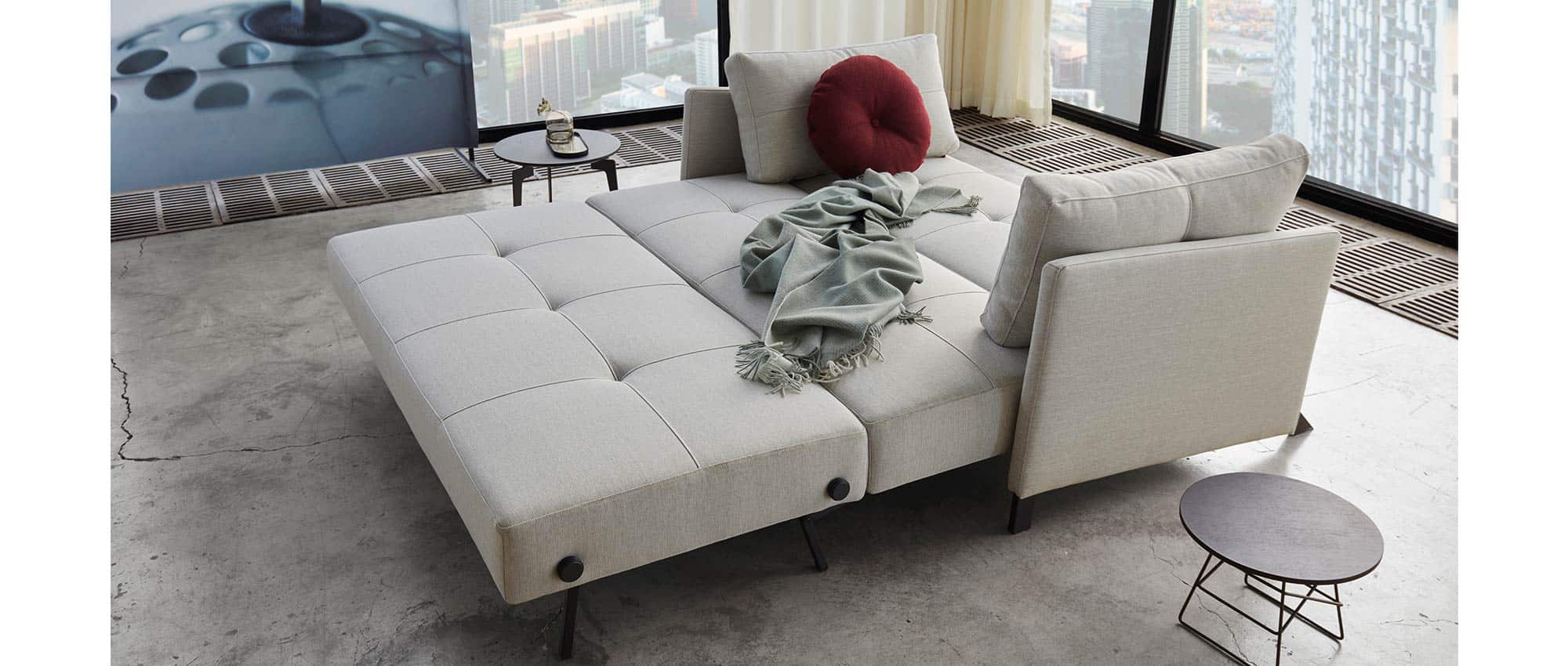 Mit dem CUBED 02 Schlafsofa 160 haben Sie einen gemütlichen Schlafplatz für Gäste - im Stoff Mixed Dance Natural (527) (Sonderanfertigung)