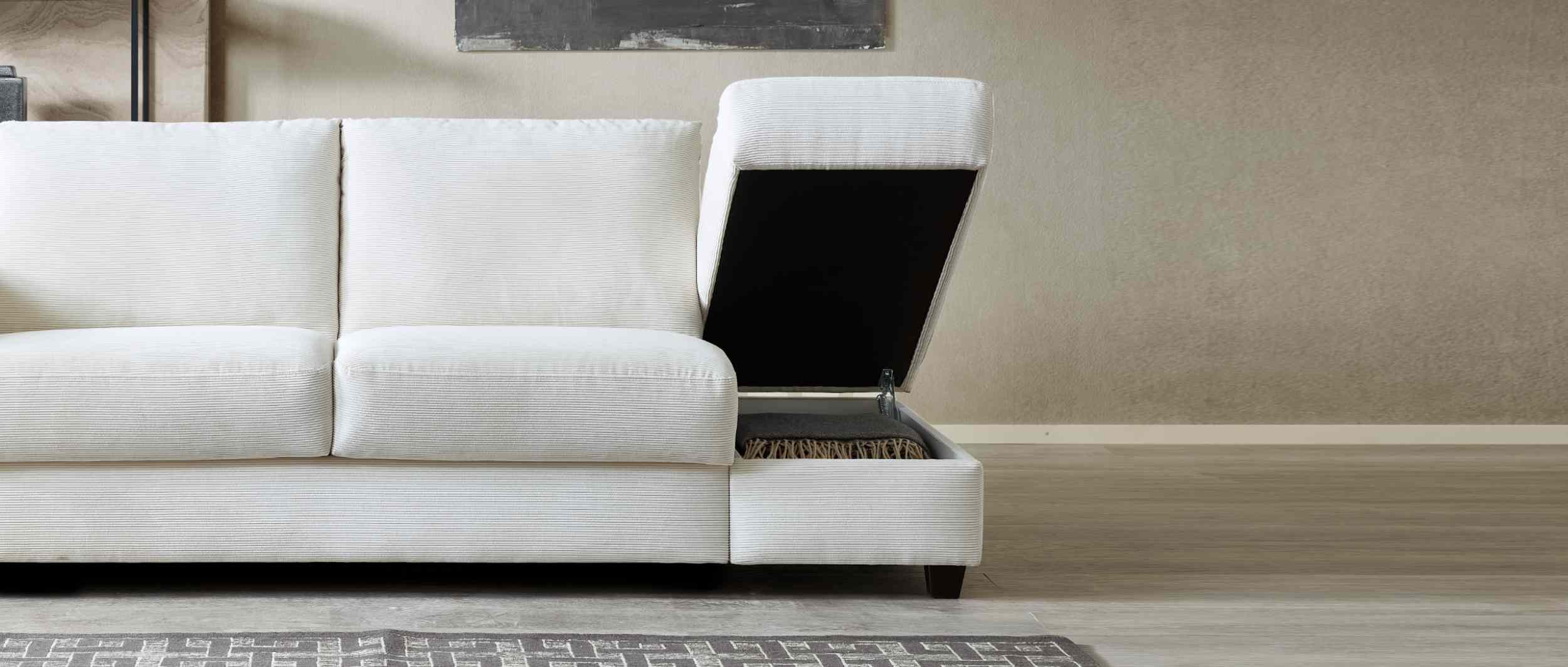kleiner Bettkasten im Recamierenhocker - zu sehen hier beim Eckschlafsofa FREIBURG DELUXE
