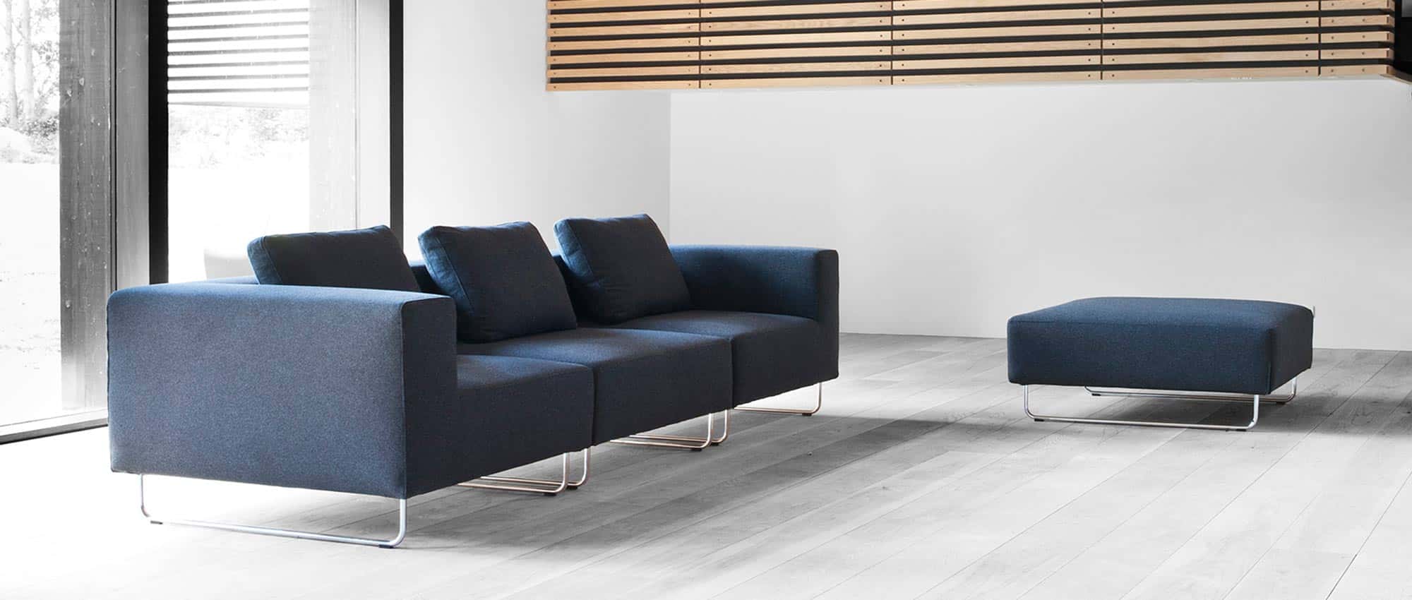 OHIO Sofa von Softline mit großem OHIO Hocker