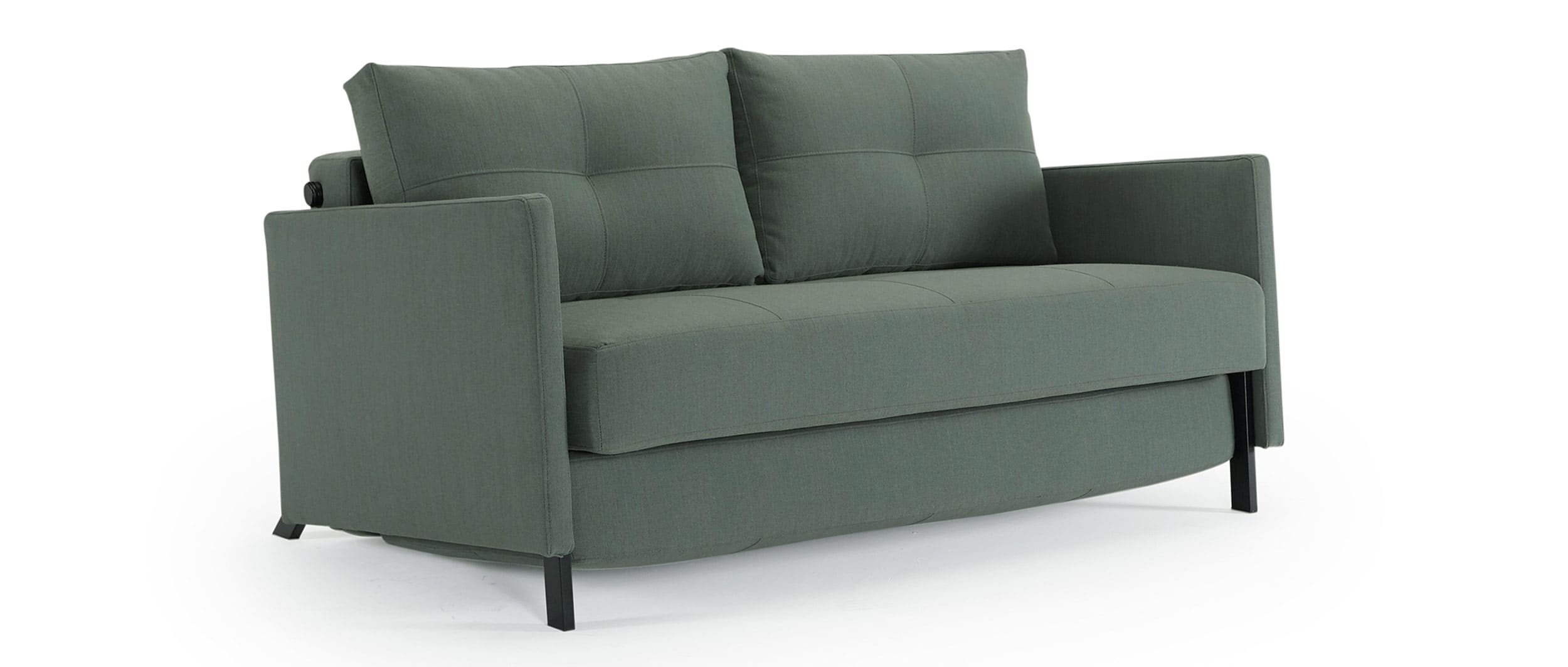 Das CUBED 02 Schlafsofa 140 mit Armlehnen als Sonderanfertigung im Stoff Elegance Green (518) 
