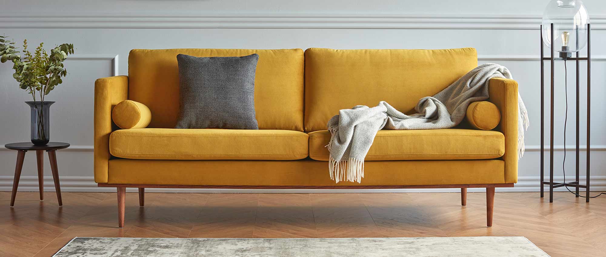 Das OSLO Designer Sofa hat ein elegantes Aussehen 