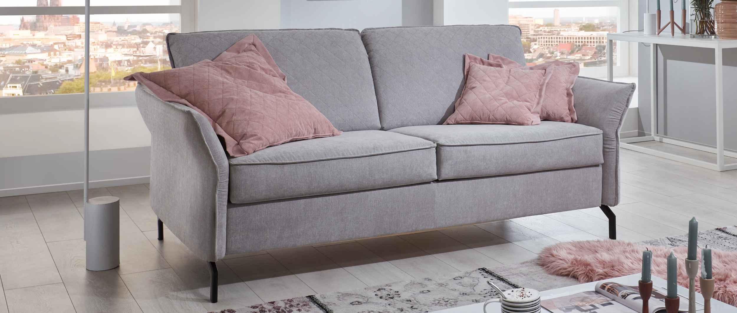 Schlafsofa LONDON DELUXE mit Flatterkissen und Metallfüßen 
