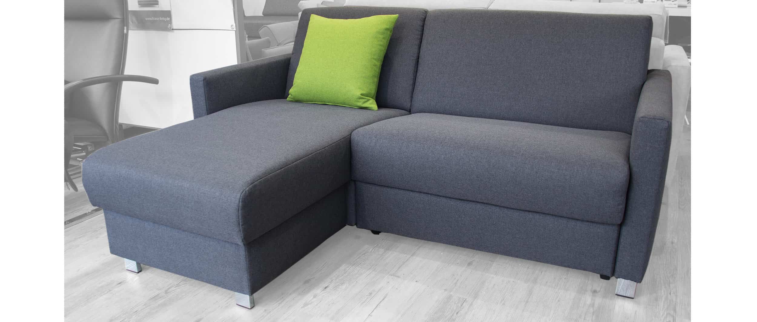Der HAMBURG DELUXE Sessel wird in Verbindung mit einem Longchair zu einem kleinen Ecksofa
