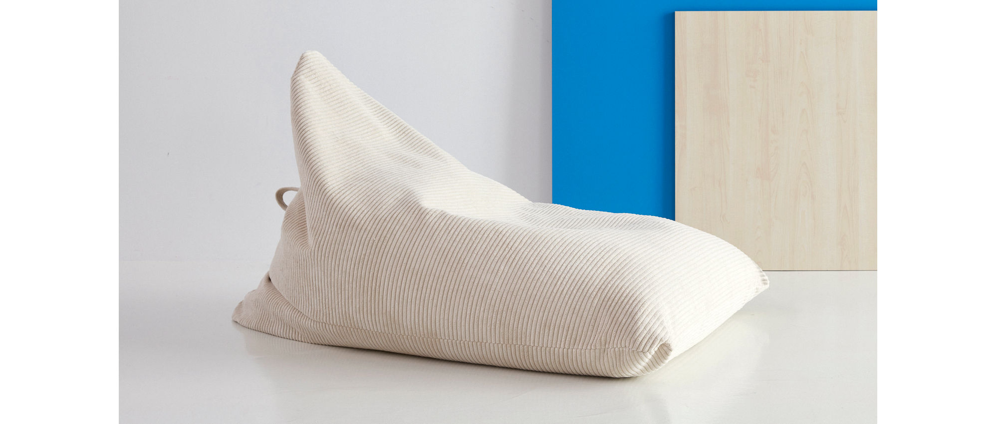 SOFT PEAK ist ein gemütliches Sitzmöbel - Stoff Corduroy Ivory (594)