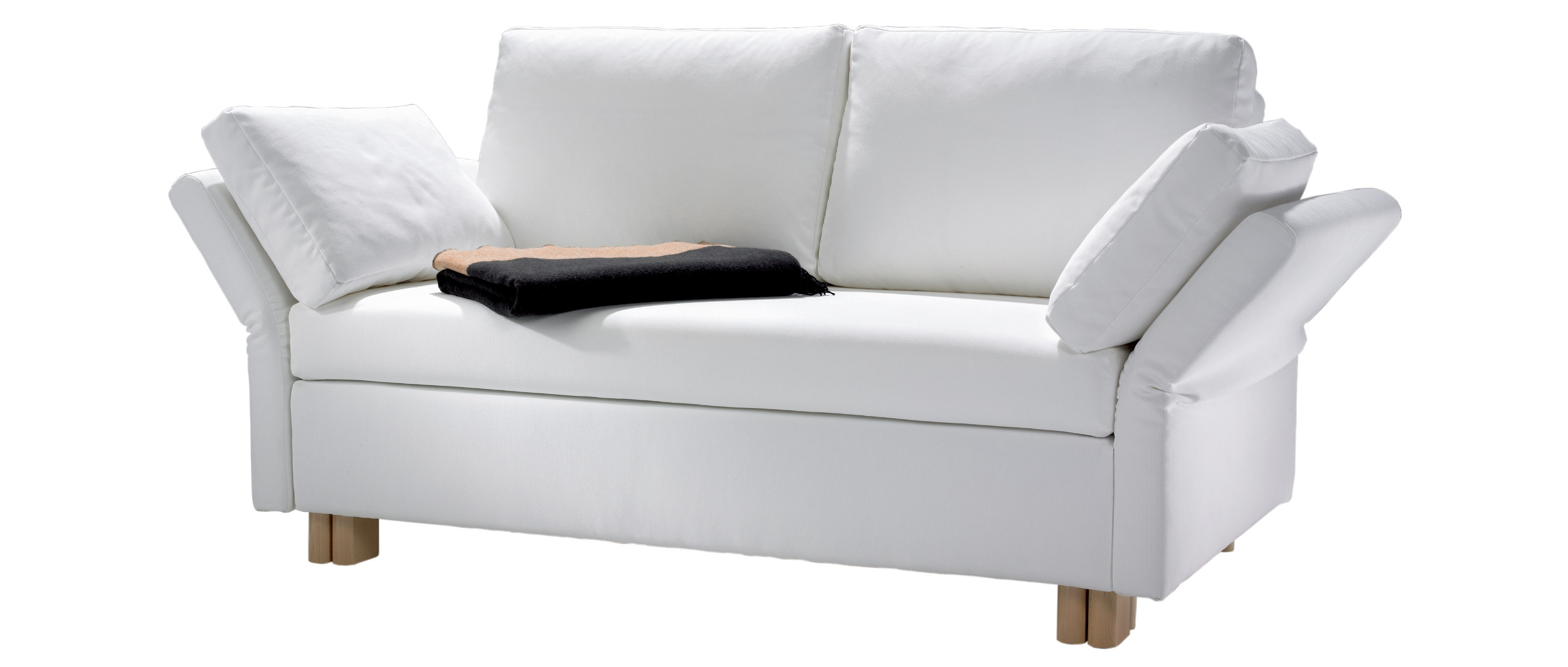 Das Sofa PAULA von signet mit klappbaren Armlehnen, welche mehstufig abklappbar sind.