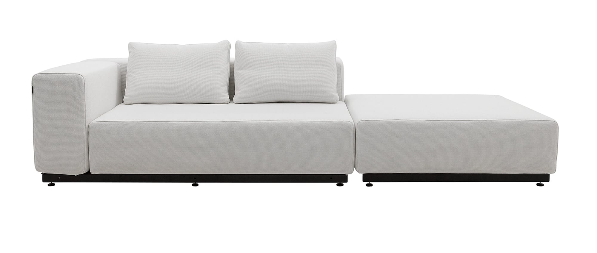 Hier der NEVADA Hocker von Softline mit dem Zweisitzer Sofa NEVADA
