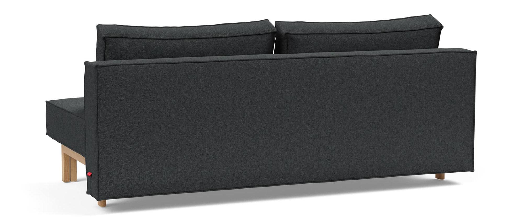 Durch die komplett bezogene Rückseite kann das SLY WOOD Schlafsofa auch frei im Raum stehen