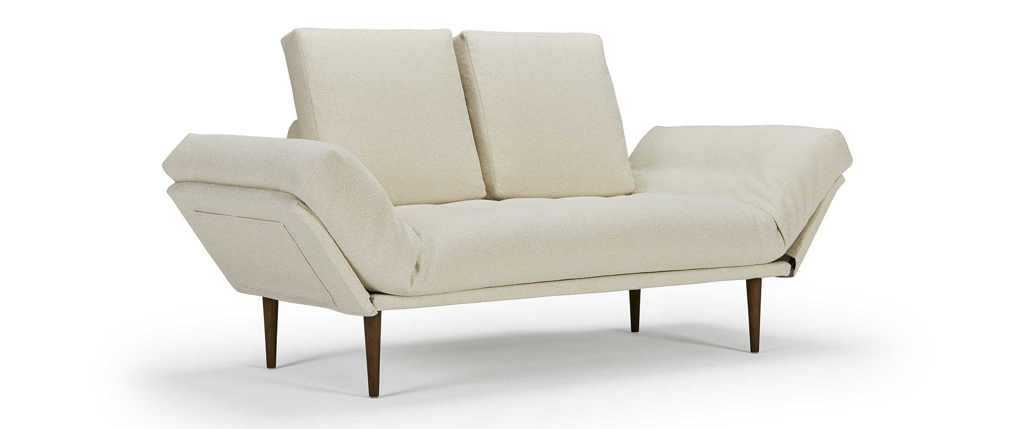 ROLLO Daybed von Innovation mit dunkelbraunen Styletto-Füßen und Stoff Bouclé Off White (531) - die SQUARE Kissen und der Gestellbezug sind optional wählbar