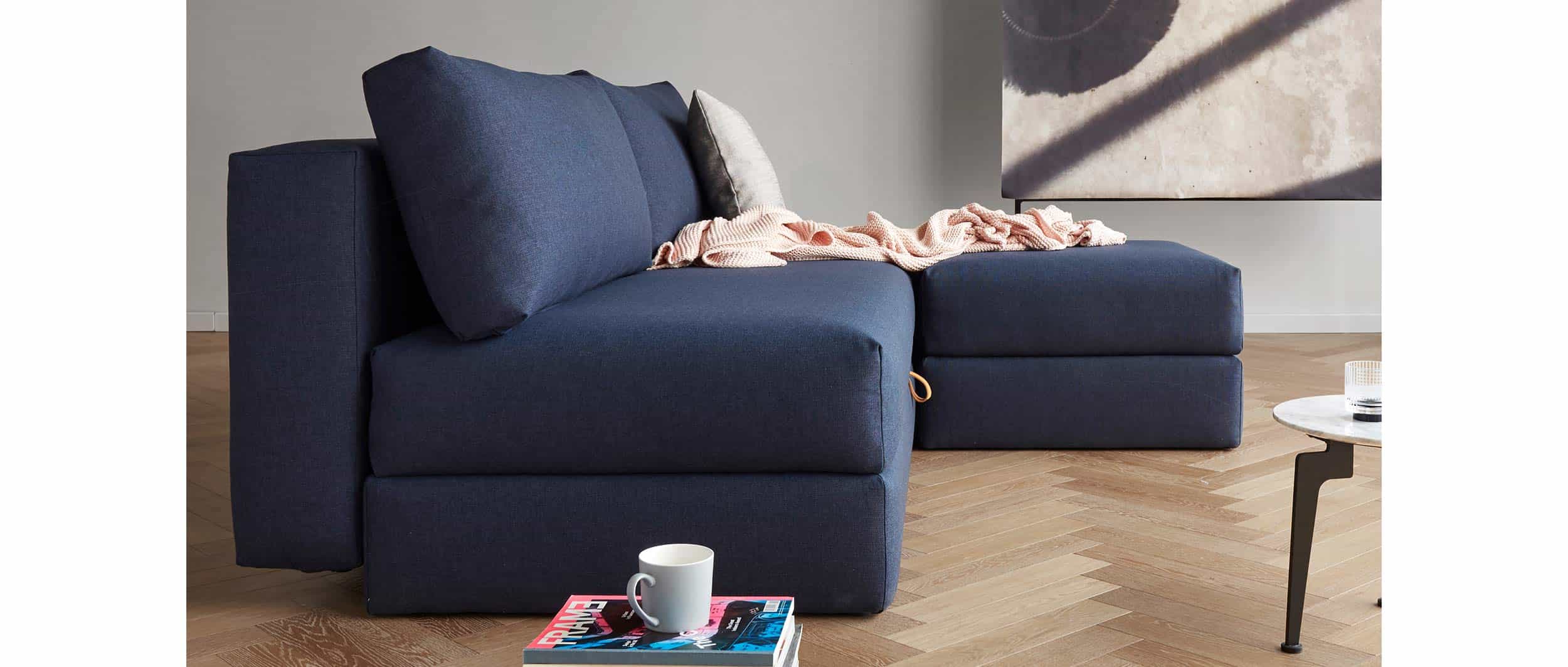 Der CORNILA Hocker ist das ideale Zubehör für das OSVALD Schlafsofa - Sonderanfertigungsstoff Mixed Dance Blue (528)