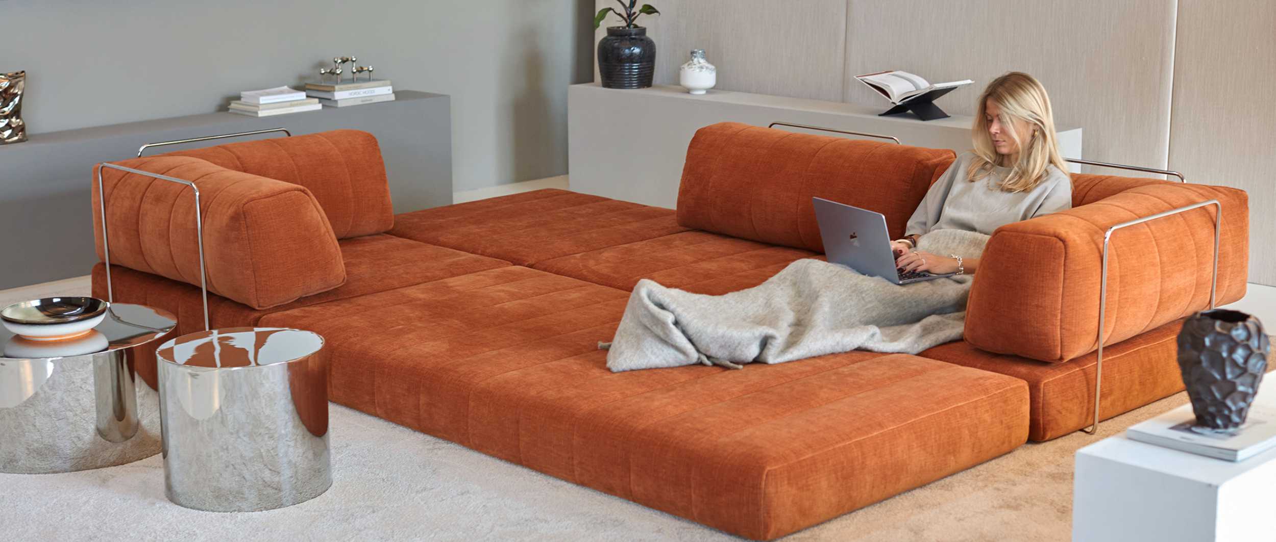 Ob Sitzen oder Liegen, das COZYPAD Schlafsofa XL bietet ausreichend Platz zum Entspannen