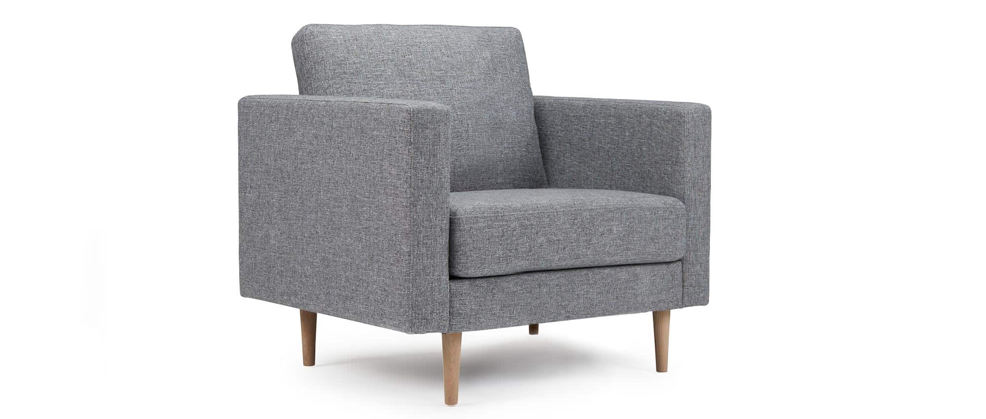 Der TRONDHEIM Designer Sessel mit geraden, schmalen Armlehnen und Füßen in Eiche lackiert