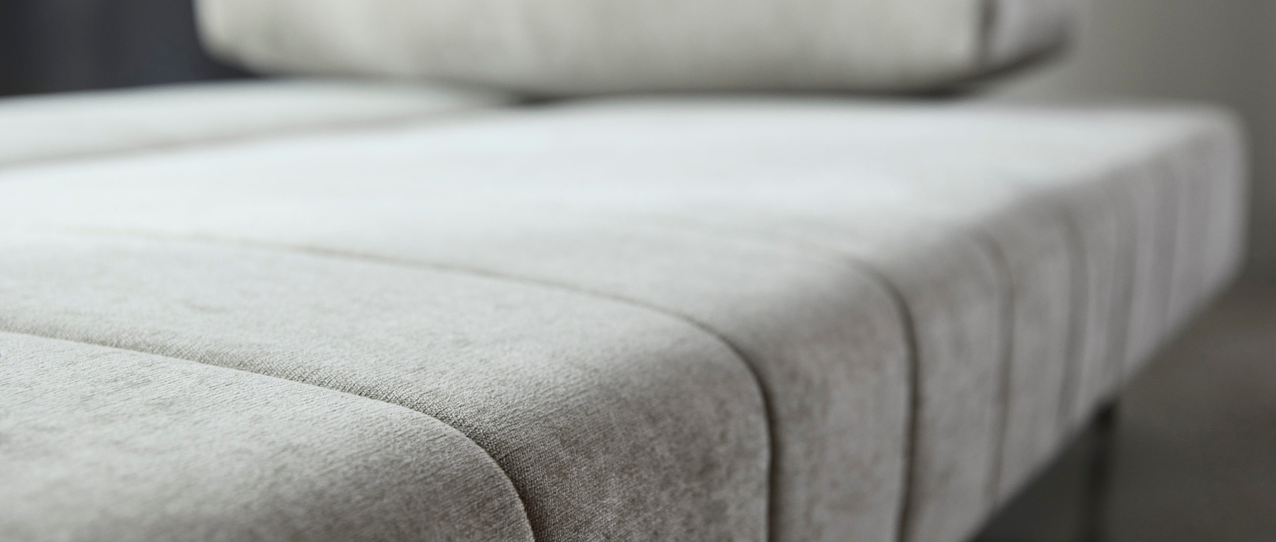 AKELLO LOUNGER von Innovation Schlafcouch mit kanalgesteppter Polsterung