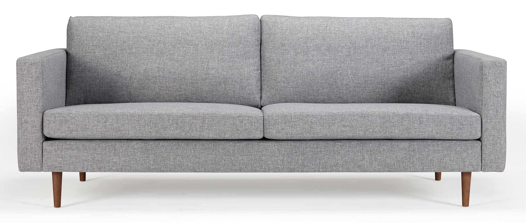 Das HALMSTAD 3-Sitzer Sofa mit dunkelbraun gebeizten Eichenholzfüßen