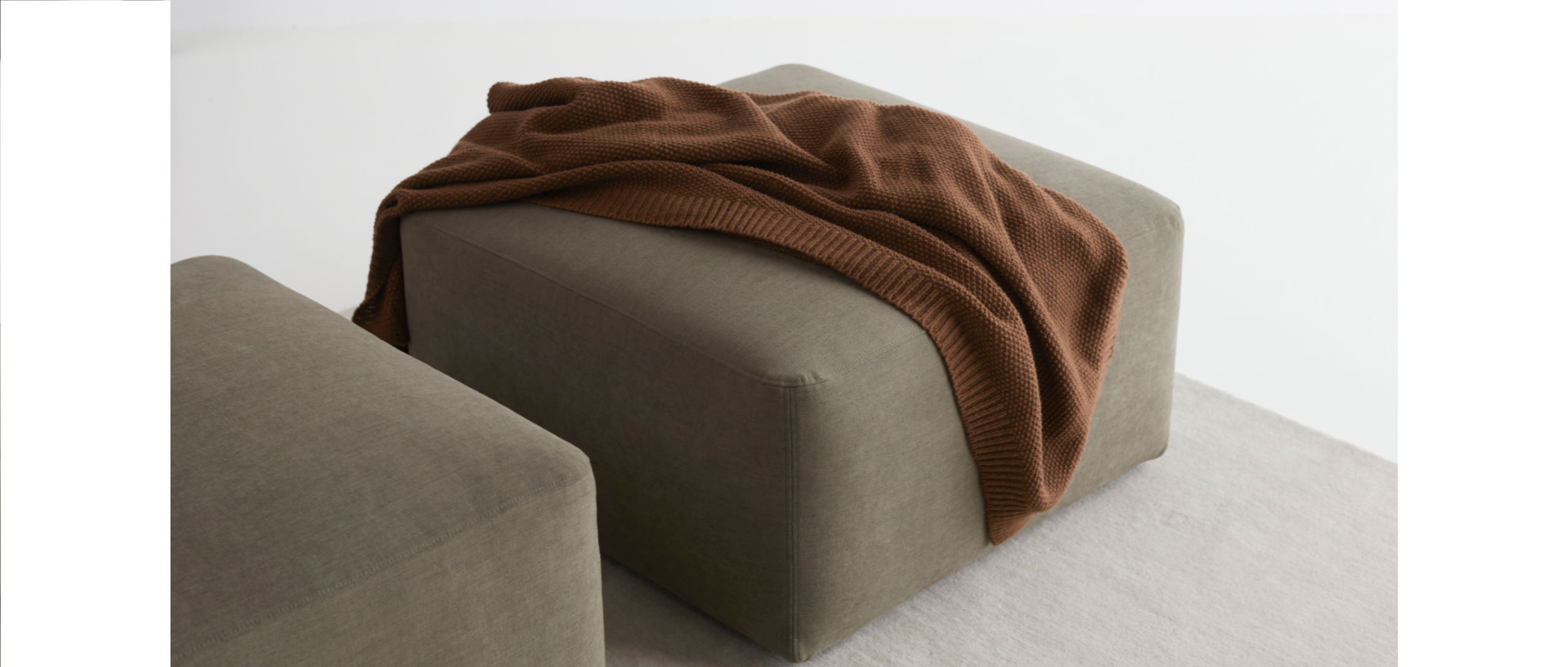 tenksom-rund-hocker-gruen-oekotex-575-passend-zum-bigsofa
