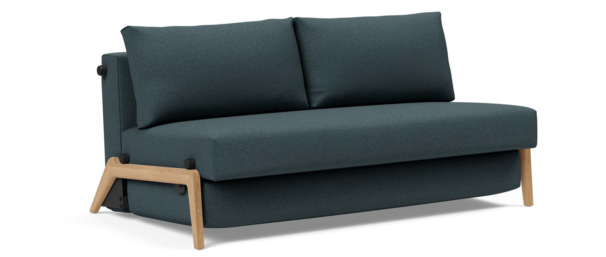 CUBED DELUXE Schlafsofa 160 im Stoff Mahoga Dark Blue (851) und mit hellen Eichenholzfüßen