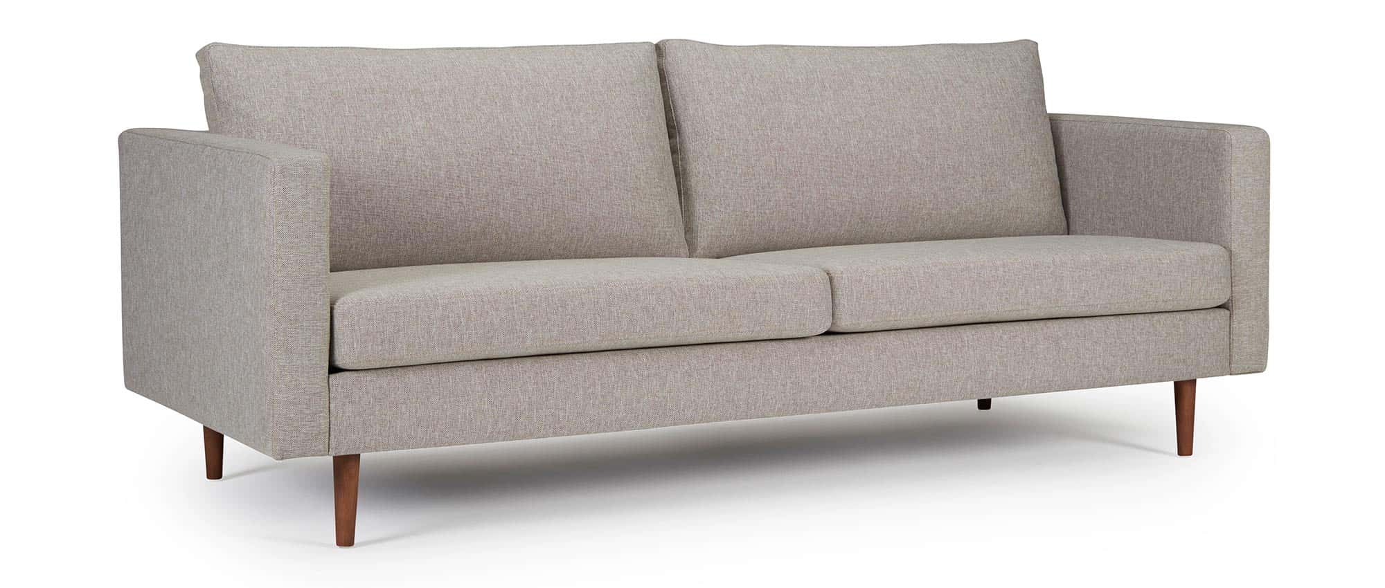 Das HALMSTAD 3-Sitzer Sofa mit Polsterarmlehnen