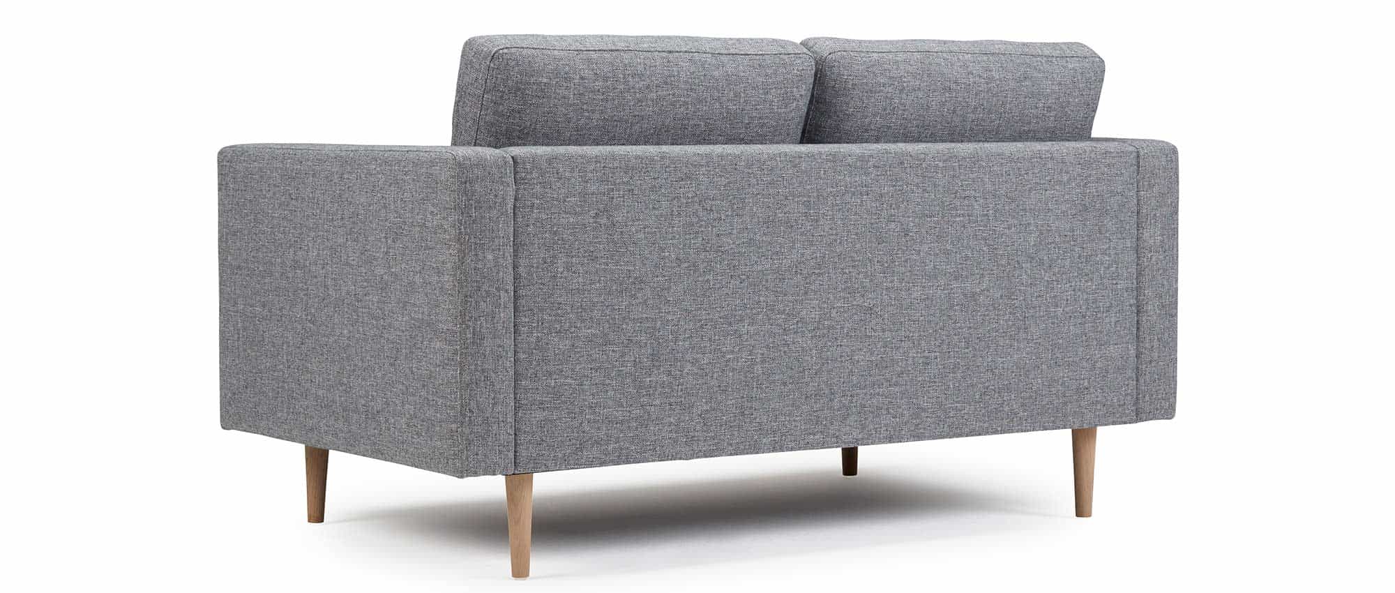 Auch der Rücken des TRONDHEIM 2-Sitzer Designer Sofas ist in Ihrer Stoffauswahl bezogen