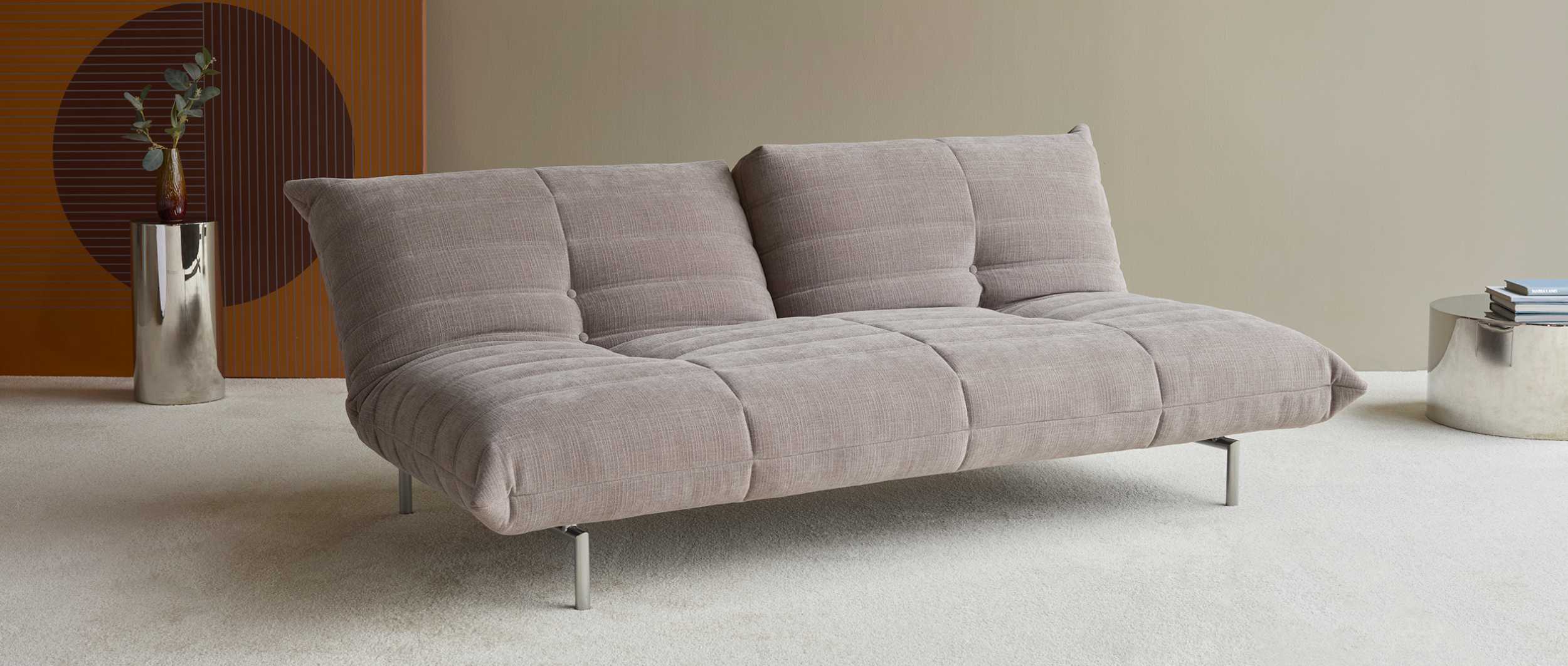 Stilvolles MIKUNJO Schlafsofa von Innovation mit verstellbaren Rückenlehnen – wandelbar vom Sofa zum komfortablen Gästebett