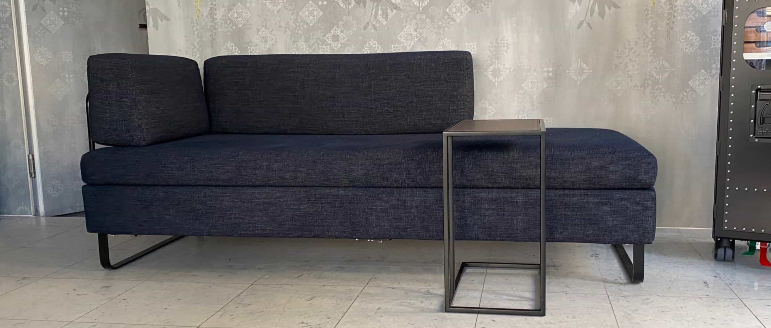 Das DOPPIO Schlafsofa mit schwarzen Metallkufen und im Stoff Miyaki - Bluet (Blau-Grau) - (10/1)