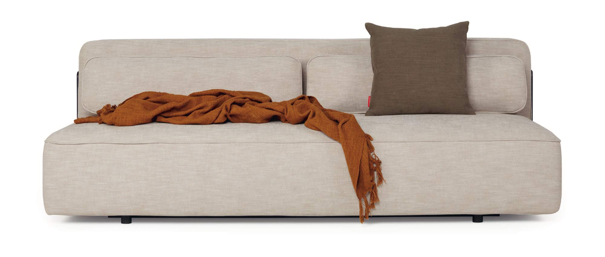 Das Innovation YONATA Schlafsofa ohne Armlehnen besitzt komplett abnehmbare Bezüge