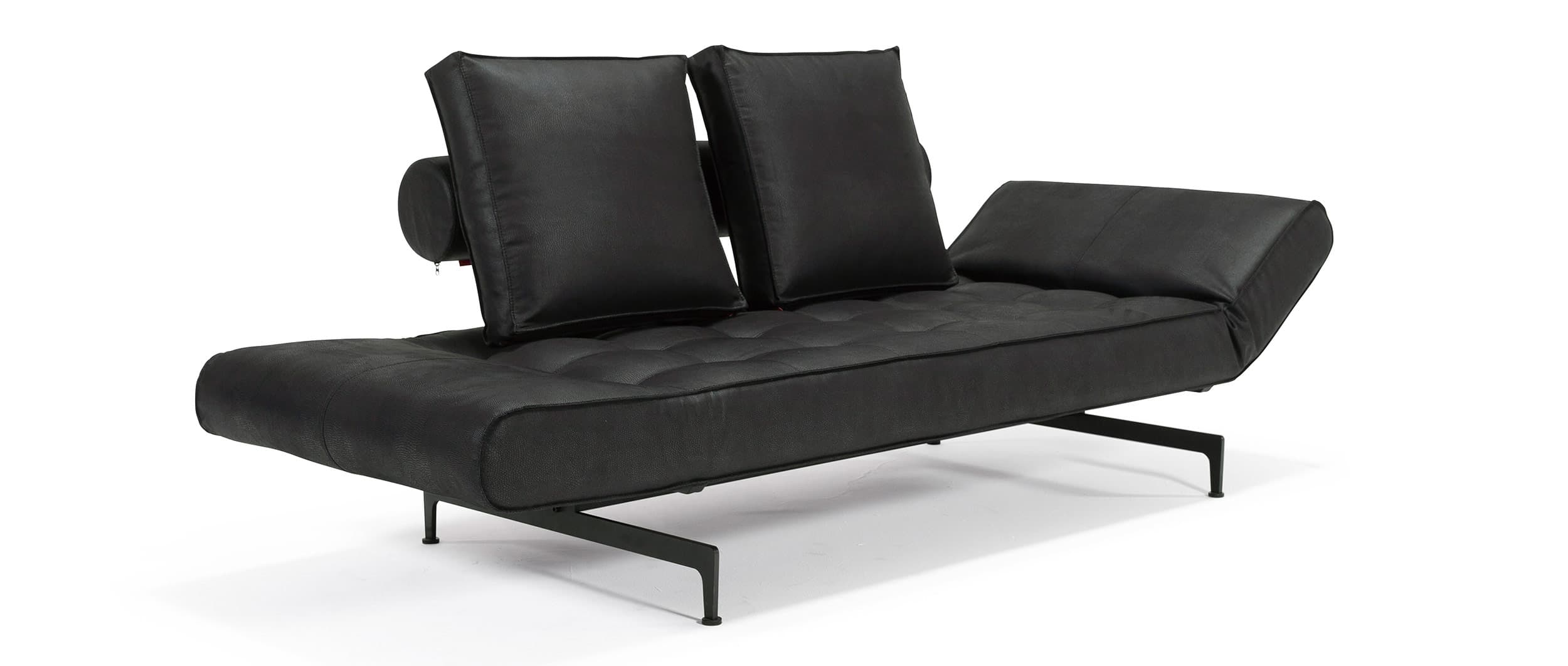 Das GHIA Schlafsofa von Innovation in Kunstleder Faunal Black (550) mit mattschwarzen Metallbeinen (Laser)