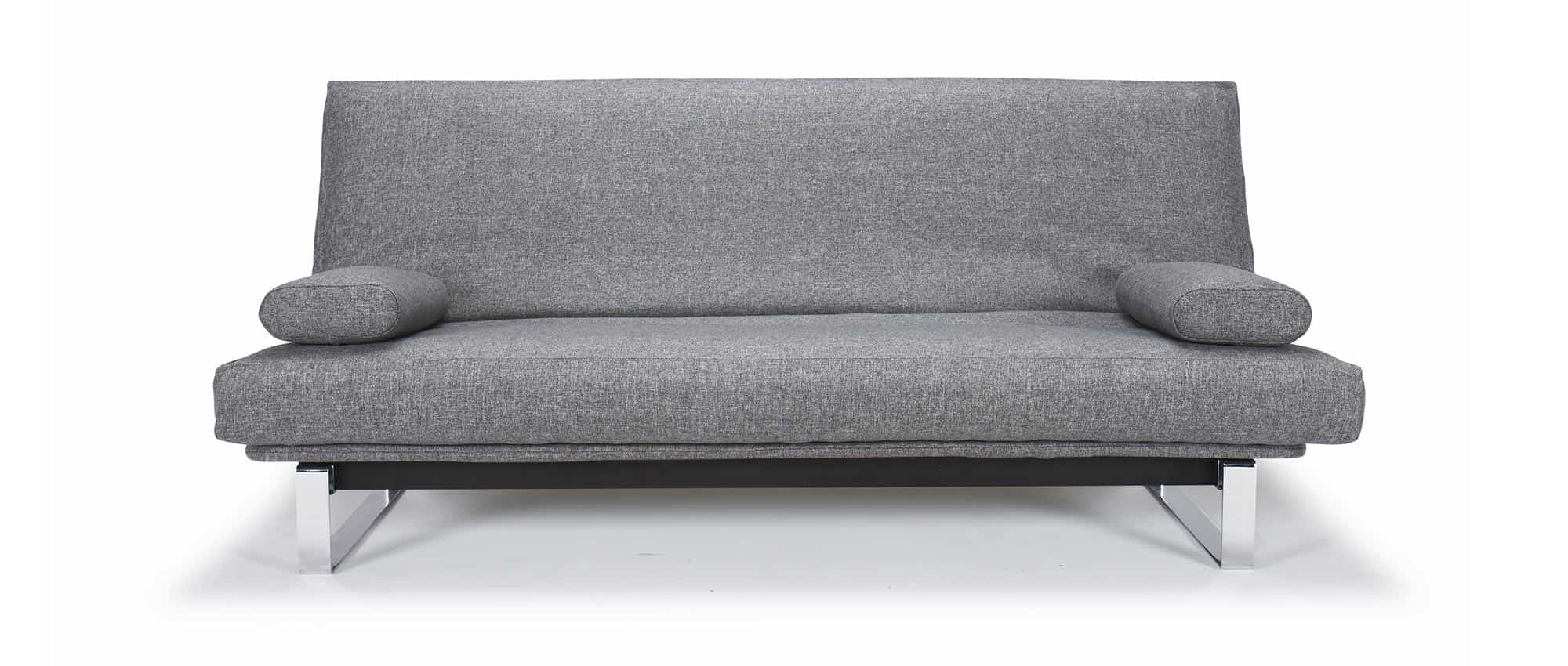 Zwei ELLIPSE Kissen als Armlehn-Kissen auf dem MINIMUM Schlafsofa von Innovation