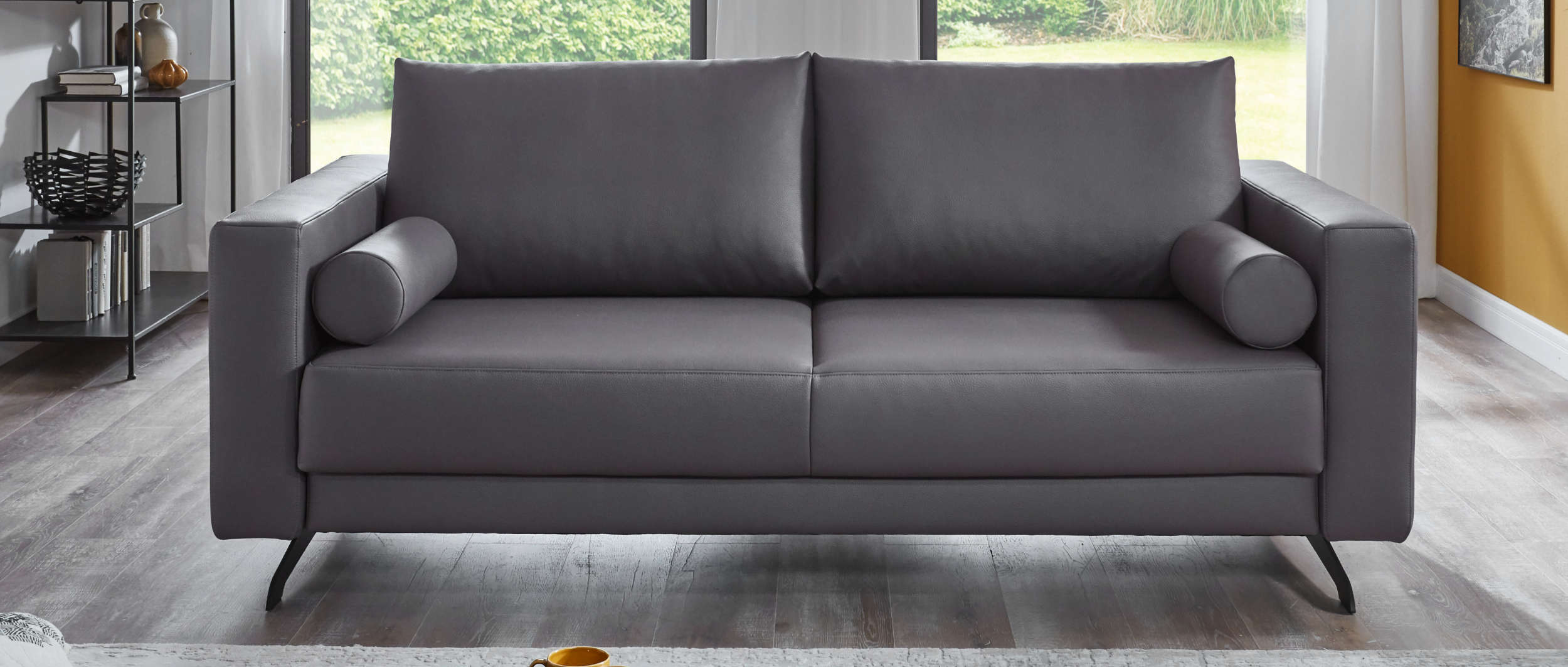 optional auch mit schwarz matten Metallkufen und Seitenrollen bestellbar