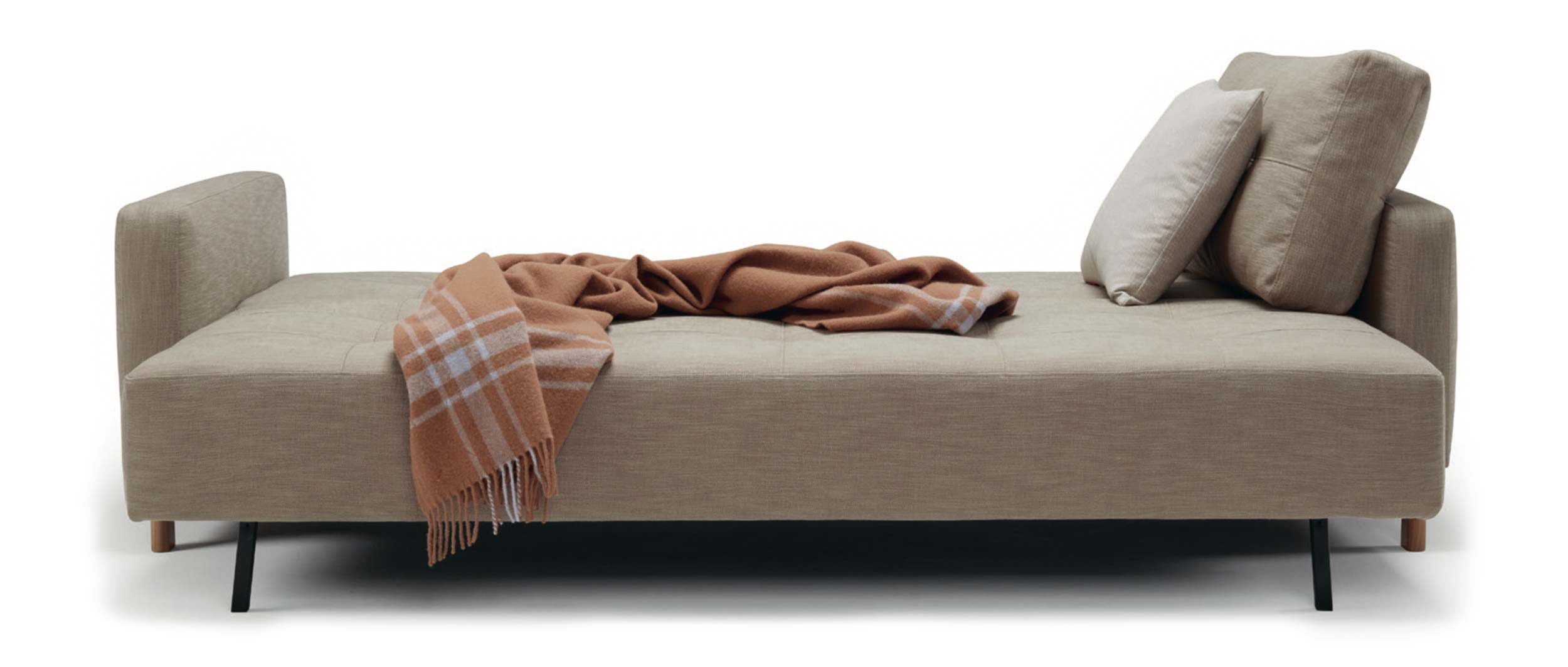 Mit seiner großen Liegefläche bietet das Innovation Loungesofa PYXIS D.E.L. genügend Platz zum Relaxen - Stoff Phobos Mocha (587)