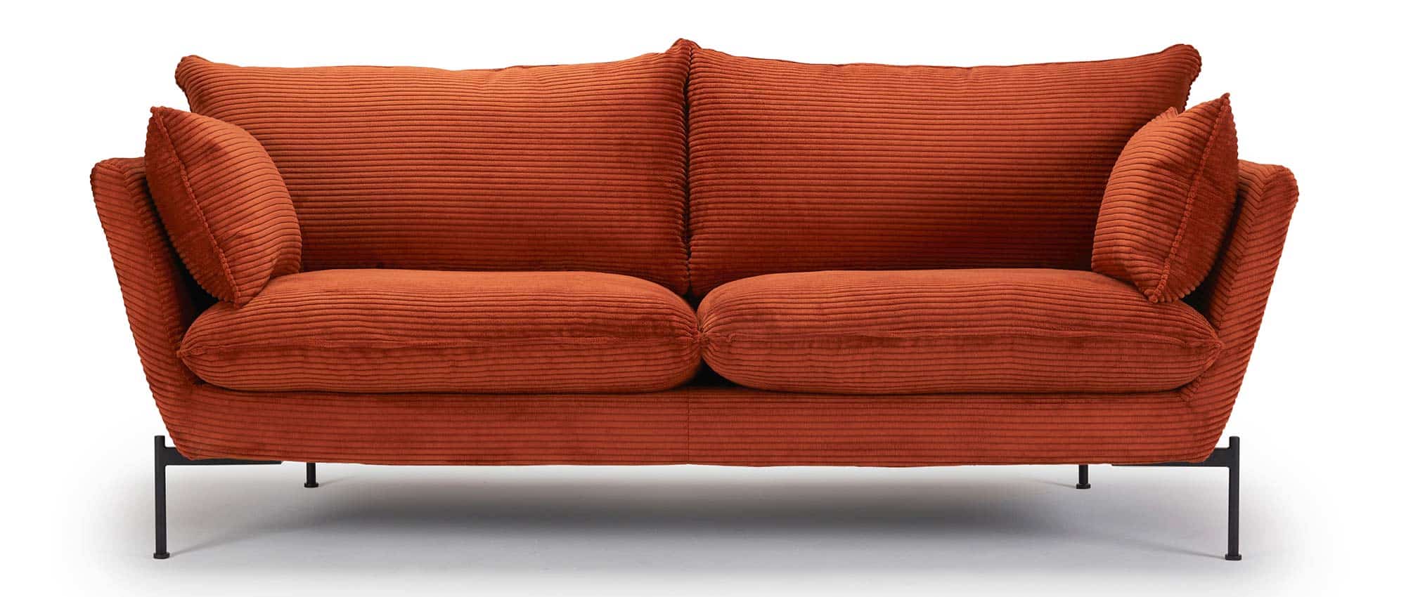 Das FALUN Designer Sofa besitzt schöne, große Rückenkissen
