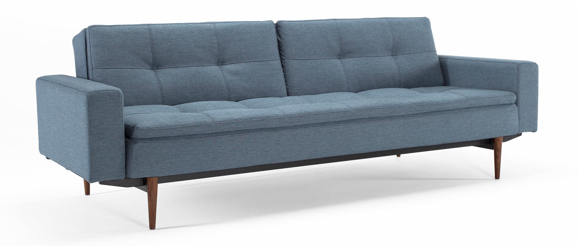 Das DUBLEXO Schlafsofa mit Polsterarmlehnen und dunkelbraun gebeizten Styletto-Holzfüßen