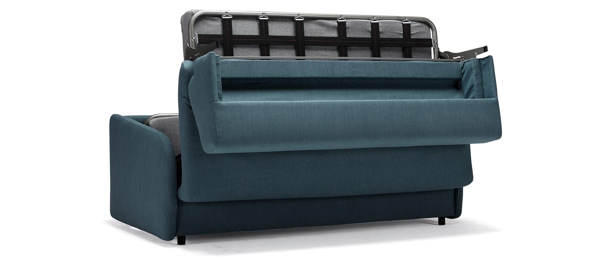 Um das KILLIAN Sofa in ein Bett zu verwandeln, muss die Rücken- und Sitzfläche umgeklappt werden - hier am Beispiel des EIVOR Schlafsofas
