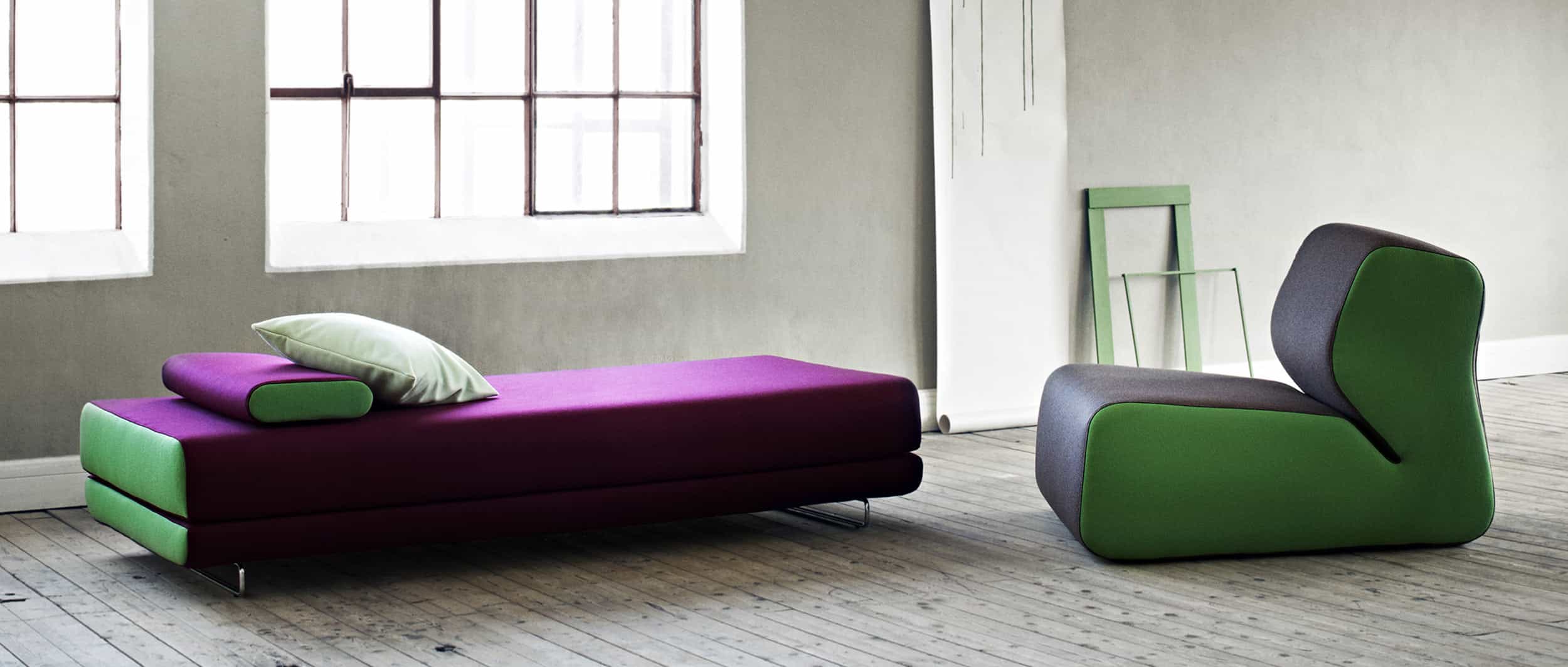 Links: Daybed SHINE, rechts: Sessel HUGO von Softline