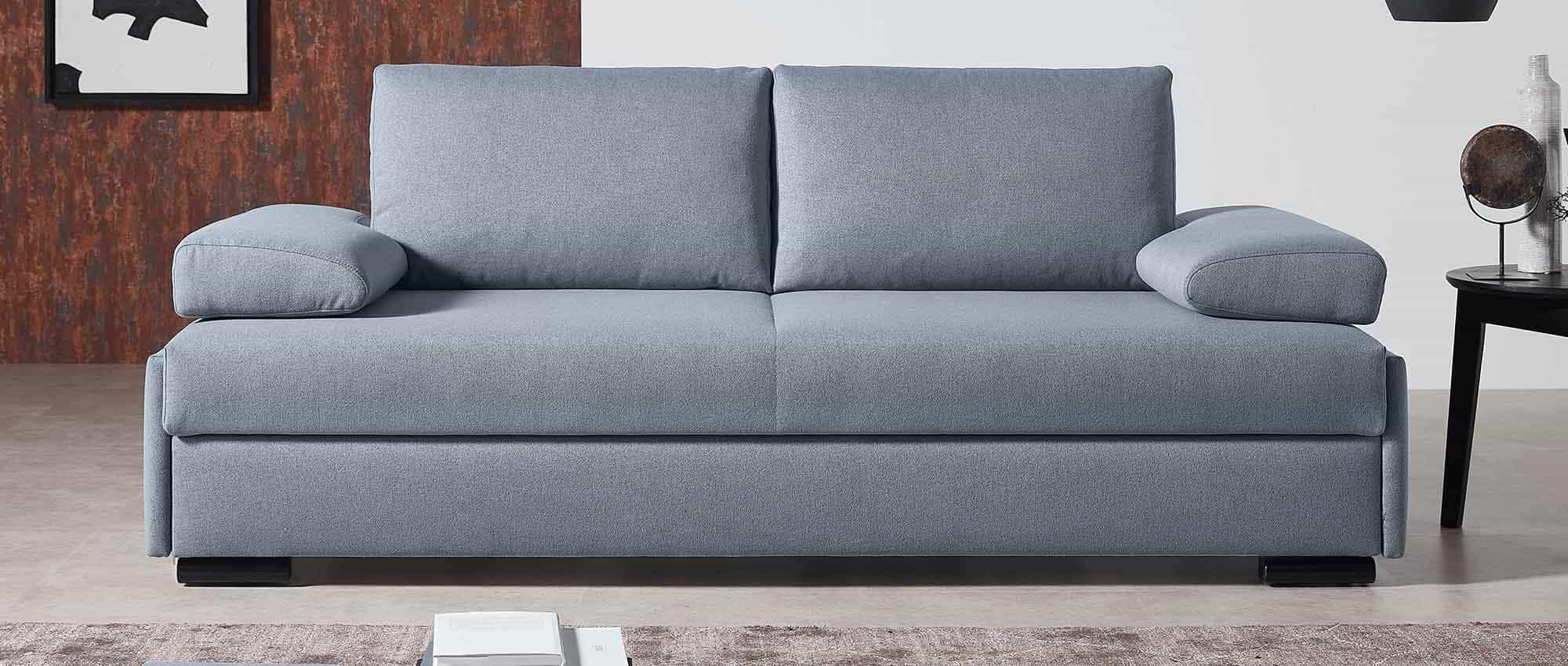 Das WIEN DELUXE Doppelbett mit Matratze und Lattenrost hier mit den Armlehnen Nr. 6 und den Rückenlehnen Nr. 11 sowie schwarzen Holzfüßen