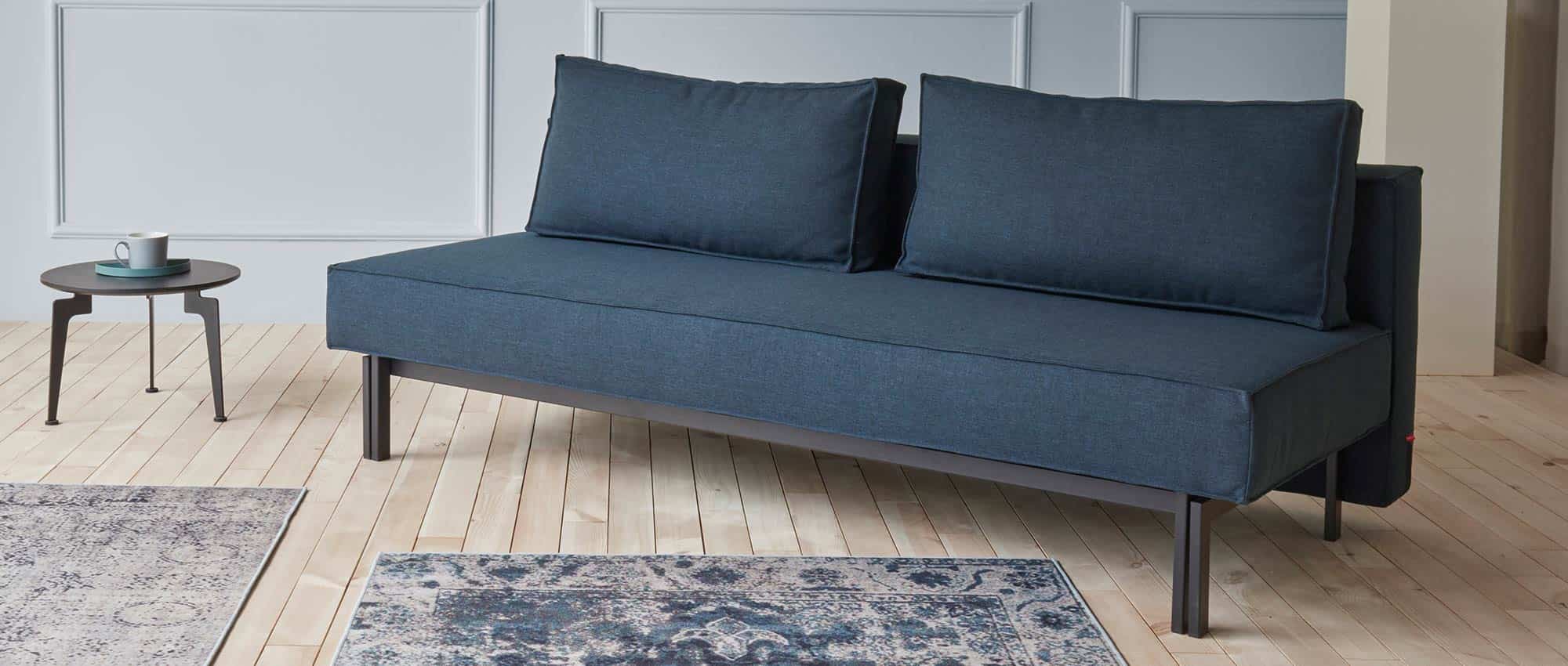Das SLY Schlafsofa im Stoff Mixed Dance Blue (528)