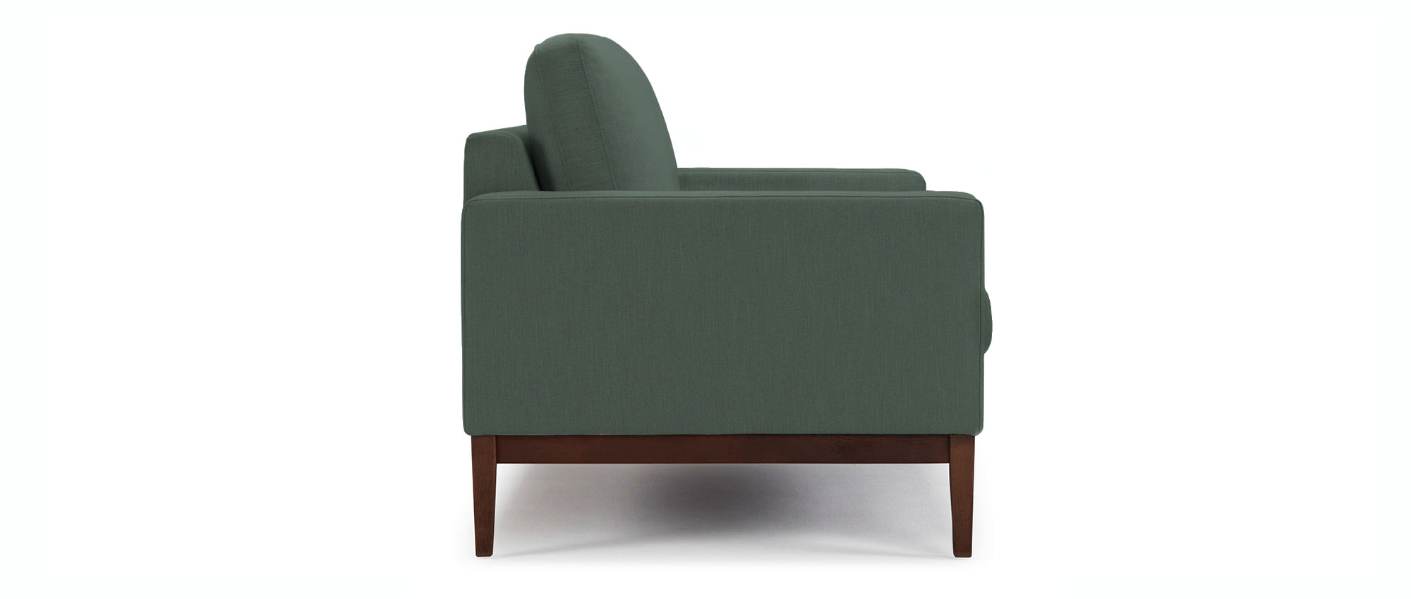 Das Sofa GÖTEBORG hat eckige Polsterarmlehnen und dunkle Holzfüße aus Eiche
