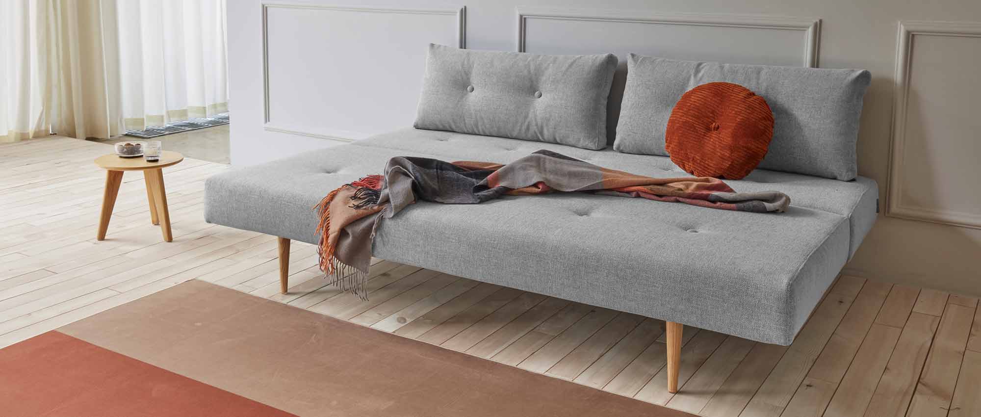 Das RECAST PLUS Schlafsofa von Innovation ist ausgezogen auch als Bigsofa bzw. Loungesofa nutzbar