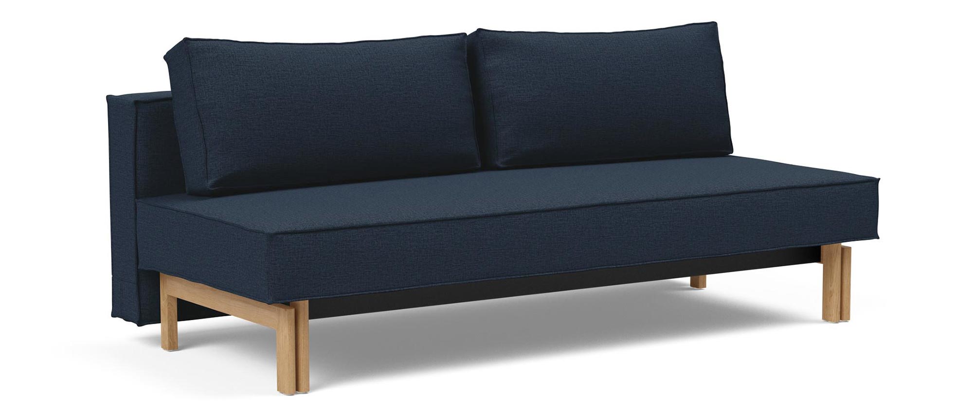Das SLY WOOD Schlafsofa im Stoff Mixed Dance Blue (528) mit lackierten Holzfüßen aus Eiche