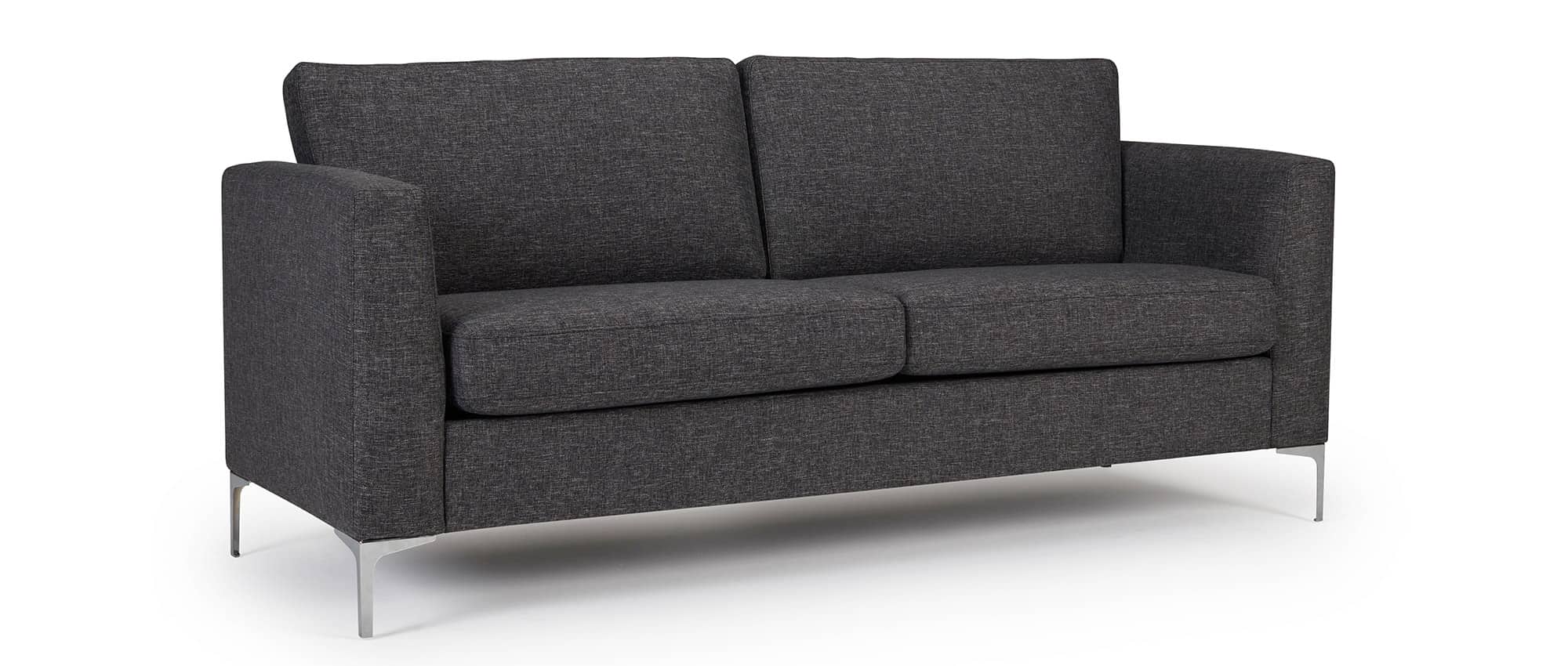 Das TRELLEBORG 2,5-Sitzer Sofa mit Polsterarmlehnen und Füßen aus Metall