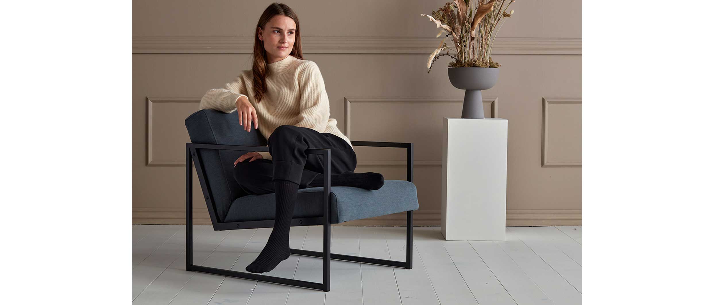 Der Innovation Sessel VIKKO mit Armlehnen ist ein Lounge-Sessel im modernen Industrielook