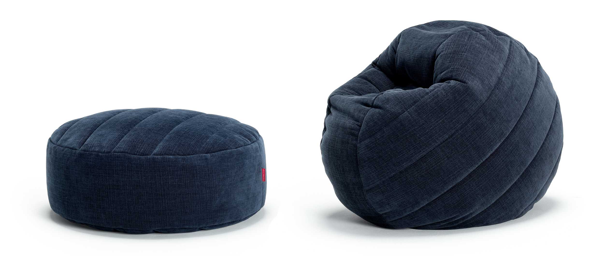 Der SHUFFLEPUCK QUILTUS Sitzsack hat eine grosse Auswahl an Bezugsstoffen - hier im regulären Stoff Esina Indigo Blue (414)