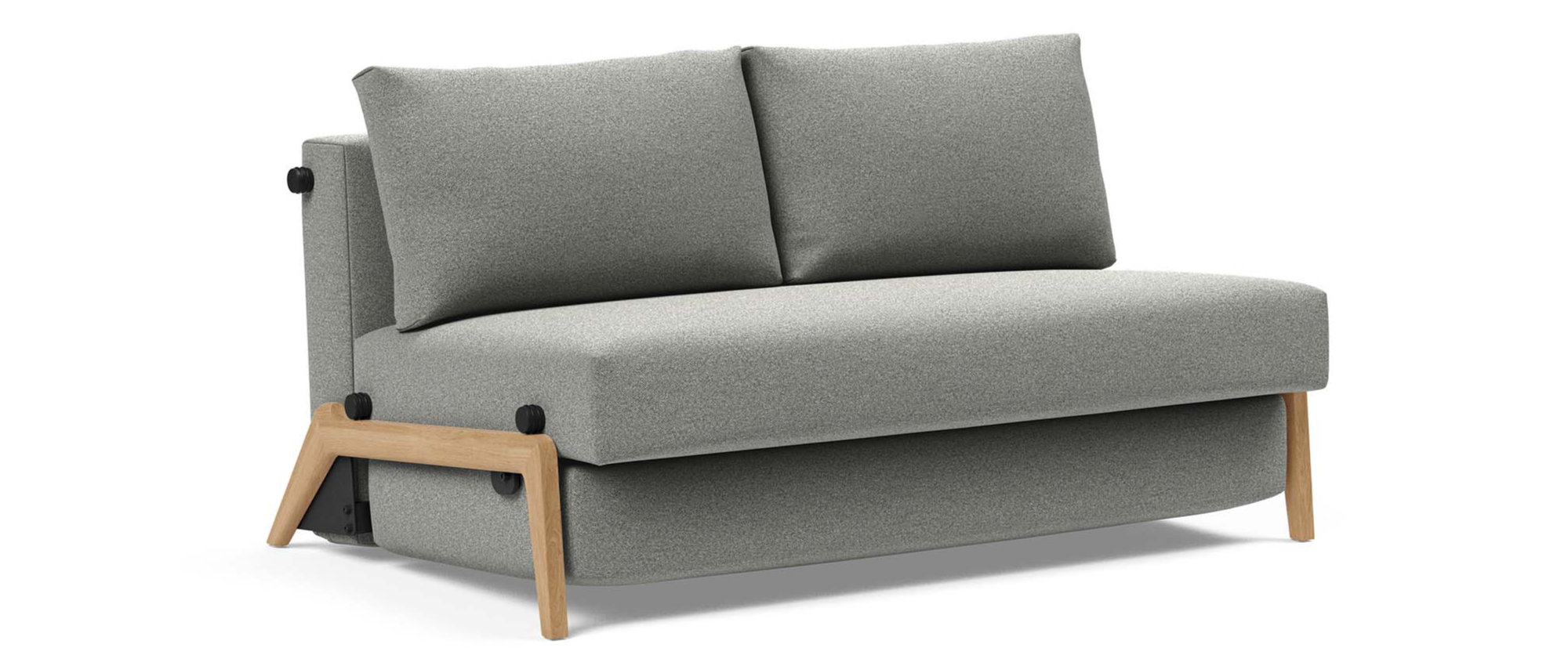 Schlafsofa CUBED DELUXE im Stoff Mahoga Dove Grey (853) und mit hellen Eichenholzfüßen