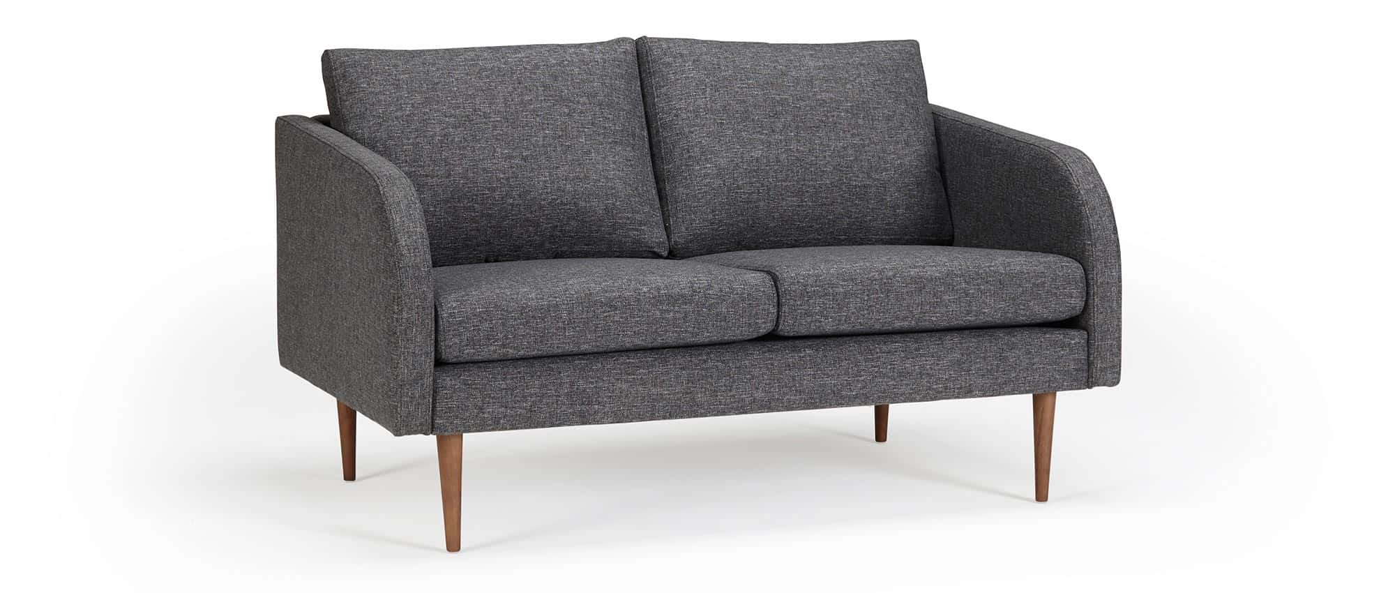 Das BERGEN Designer Sofa mit abgerundeten Polsterarmlehnen und schönen Rückenkissen