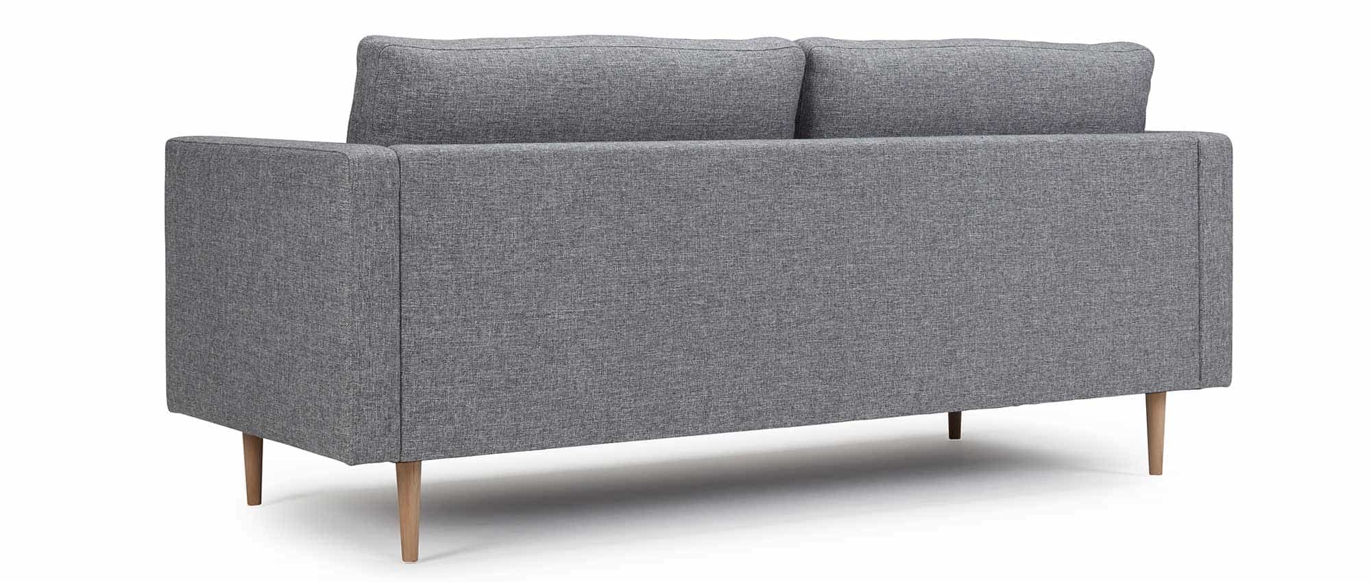 Der Rücken des TRONDHEIM Designer Sofas ist immer in Ihrer Stoffauswahl bezogen
