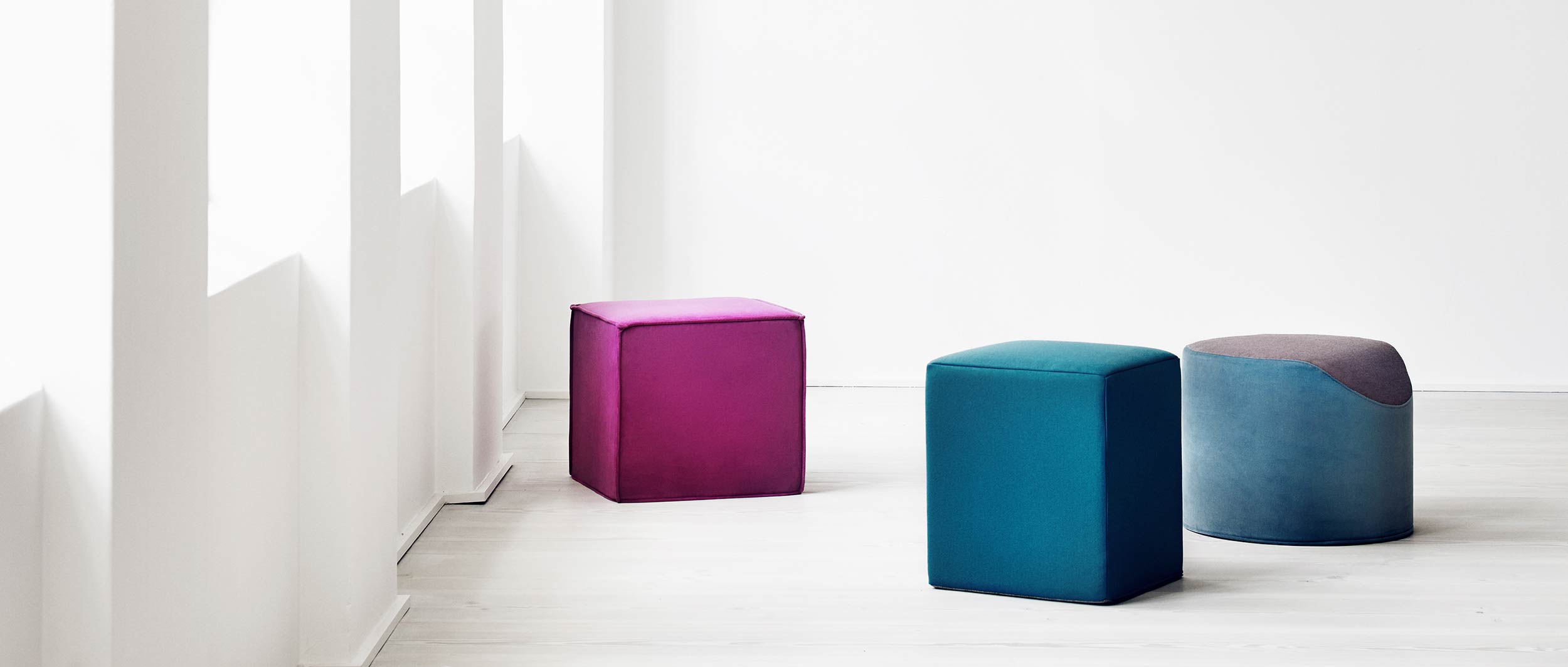 SPACE Hocker, POUF Hocker und CORAL Hocker (von links nach rechts) - POUF ist auch hier im Shop erhältlich, der CORAL Hocker ist auf Anfrage erhältlich